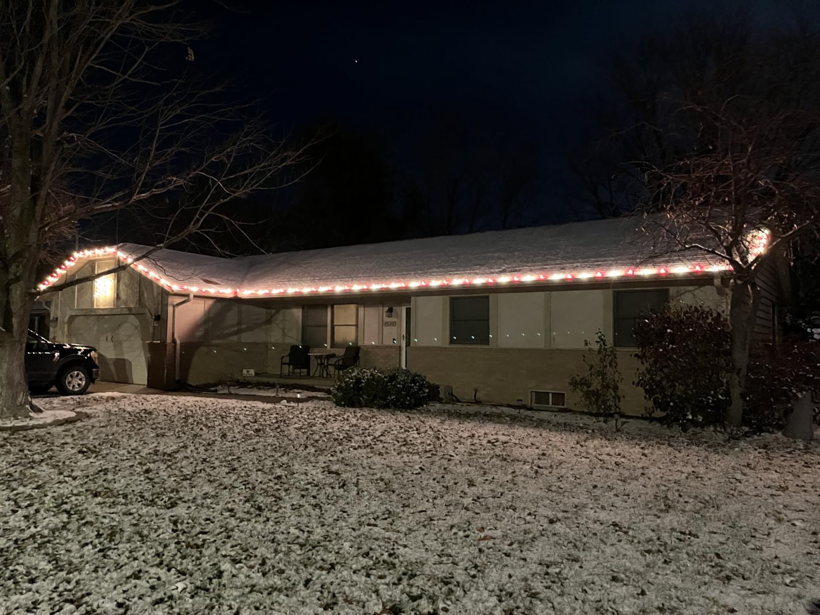 Minetom C9 Christmas String Lights, 100FT LED Warm White Outdoor Lights | with 100 Strawberry C9 Bulbs, Waterproof Connectable UL Certified for Outdoor Indoor Roofline Backyard Patio Home Xmas Decor customer photo 1