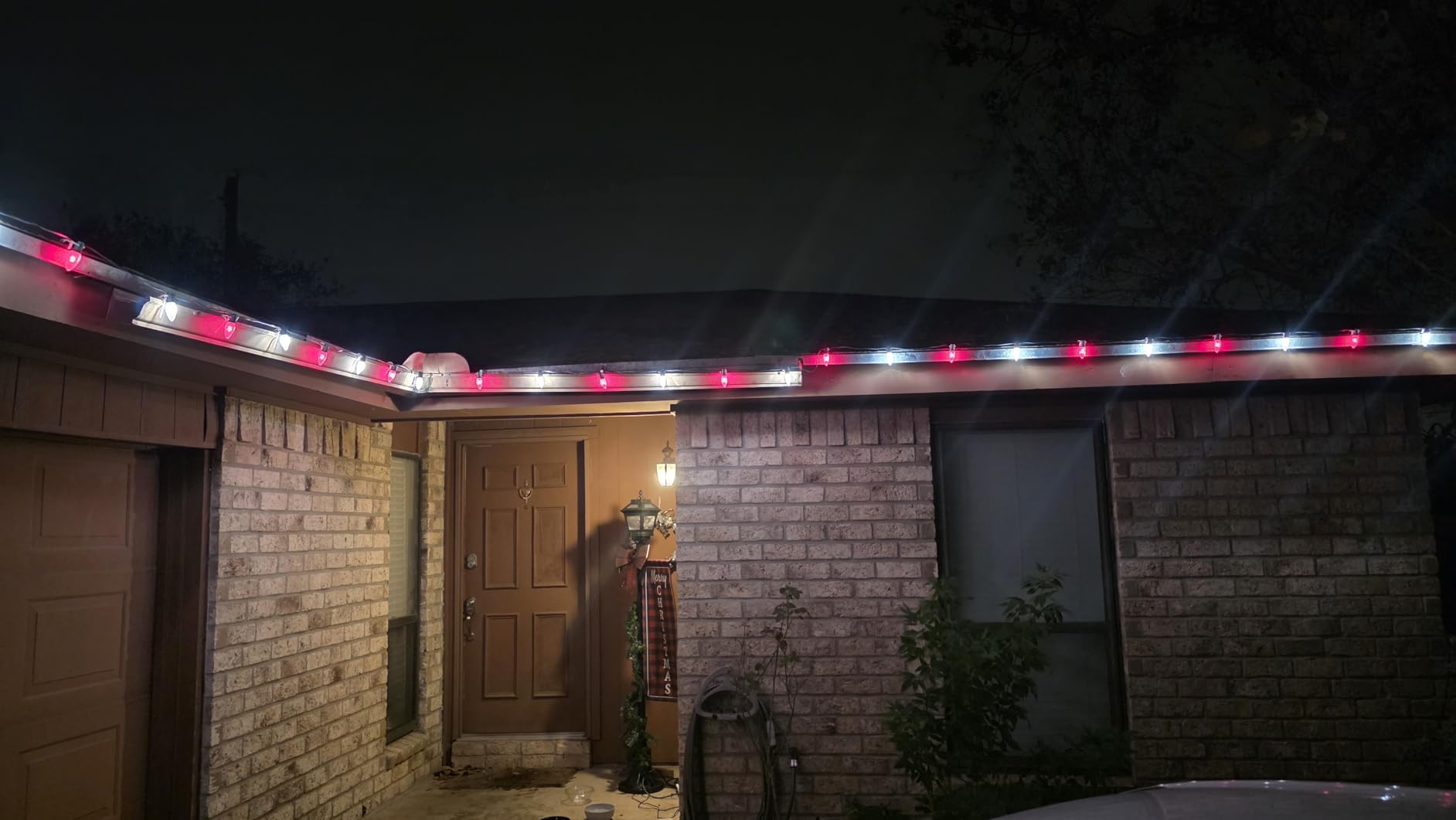 Minetom C9 Christmas String Lights, 100FT LED Warm White Outdoor Lights | with 100 Strawberry C9 Bulbs, Waterproof Connectable UL Certified for Outdoor Indoor Roofline Backyard Patio Home Xmas Decor customer photo 2