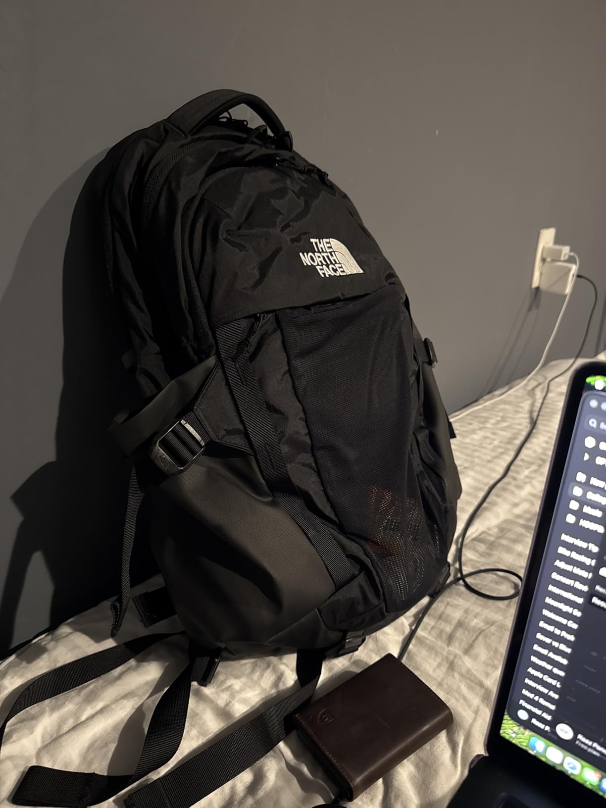 The North Face Recon Everyday Laptop Backpack - Daypack, Water Repellent, Laptop Sleeve, 2 Water Bottle Pockets, TNF Black customer photo 1