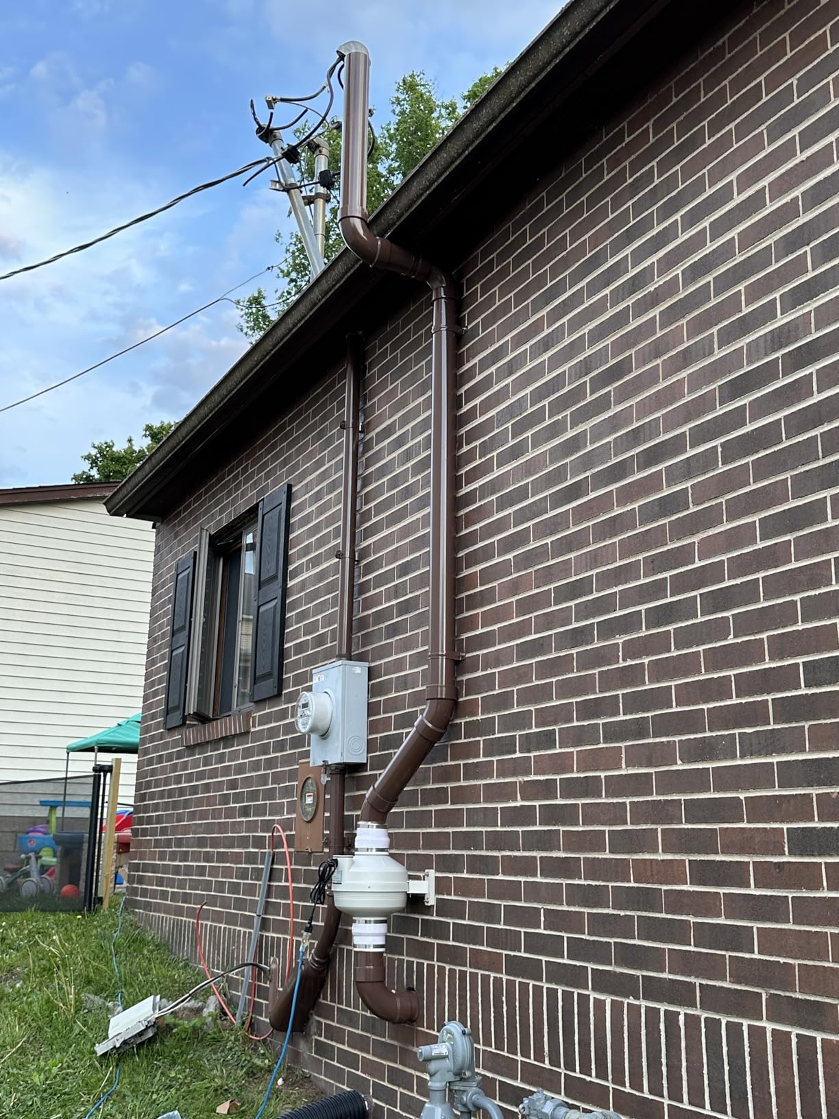 4 inch Radon Fan Installation Kit - 2 Speed Radon Mitigation Fan 260/188CFM Inline Centrifugal Fan with Rubber Couplers and Air Pressure Indicator customer photo 1