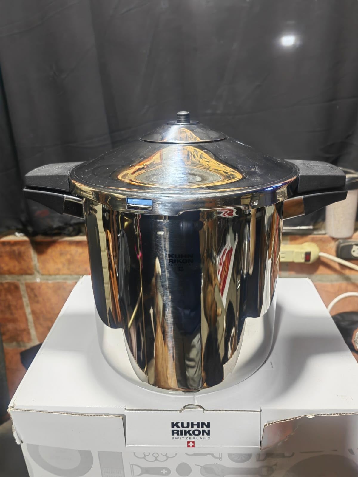 Kuhn Rikon DUROMATIC 5.0L Stovetop Pressure Cooker, Swiss Made, 18/10 Stainless Steel, Works on Induction & All Stovetops customer photo 2