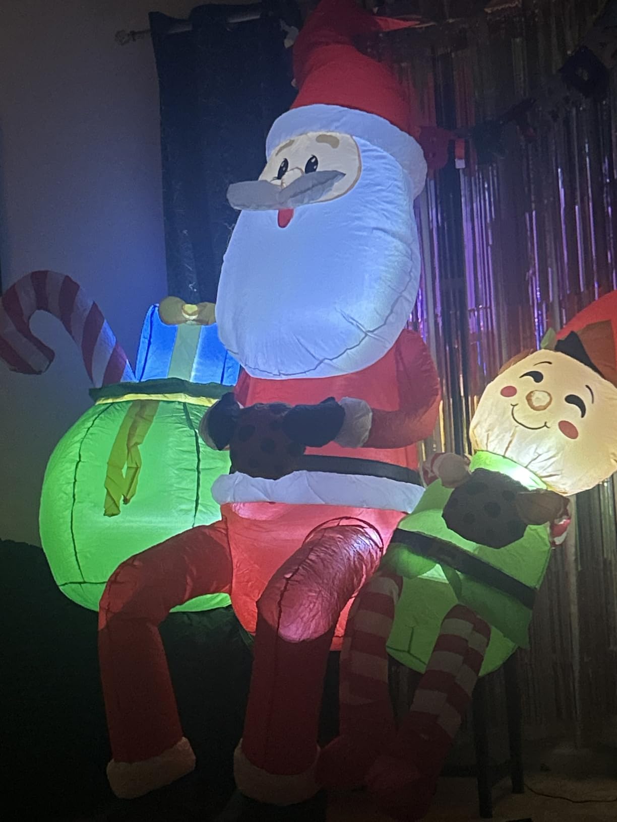 8FT Santa Claus Sitting on the Roof Christmas Inflatable Decoration with LED Lights, Suitable for Holiday Celebration Decorations in Courtyards, Lawns, Terraces, etc. customer photo 2