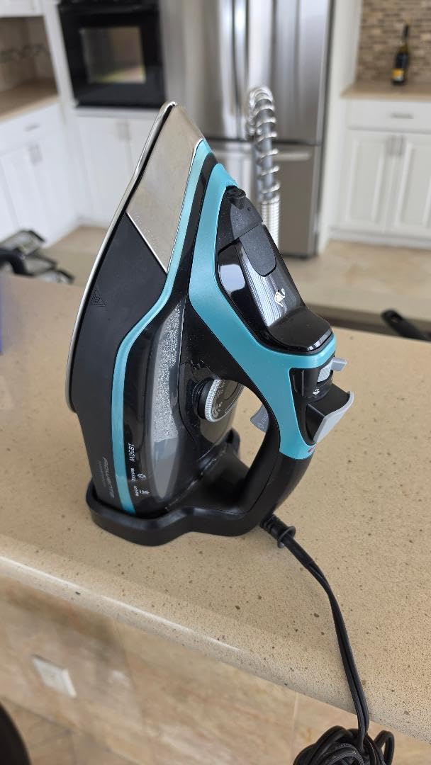 Rowenta Steam Force Pro Steam Iron for Clothes, 1850 Watts, 5 Presets Smart Screen, Stainless Steel Soleplate, High-Efficiency Handheld Ironing, Black Copper, DW9580 customer photo 1