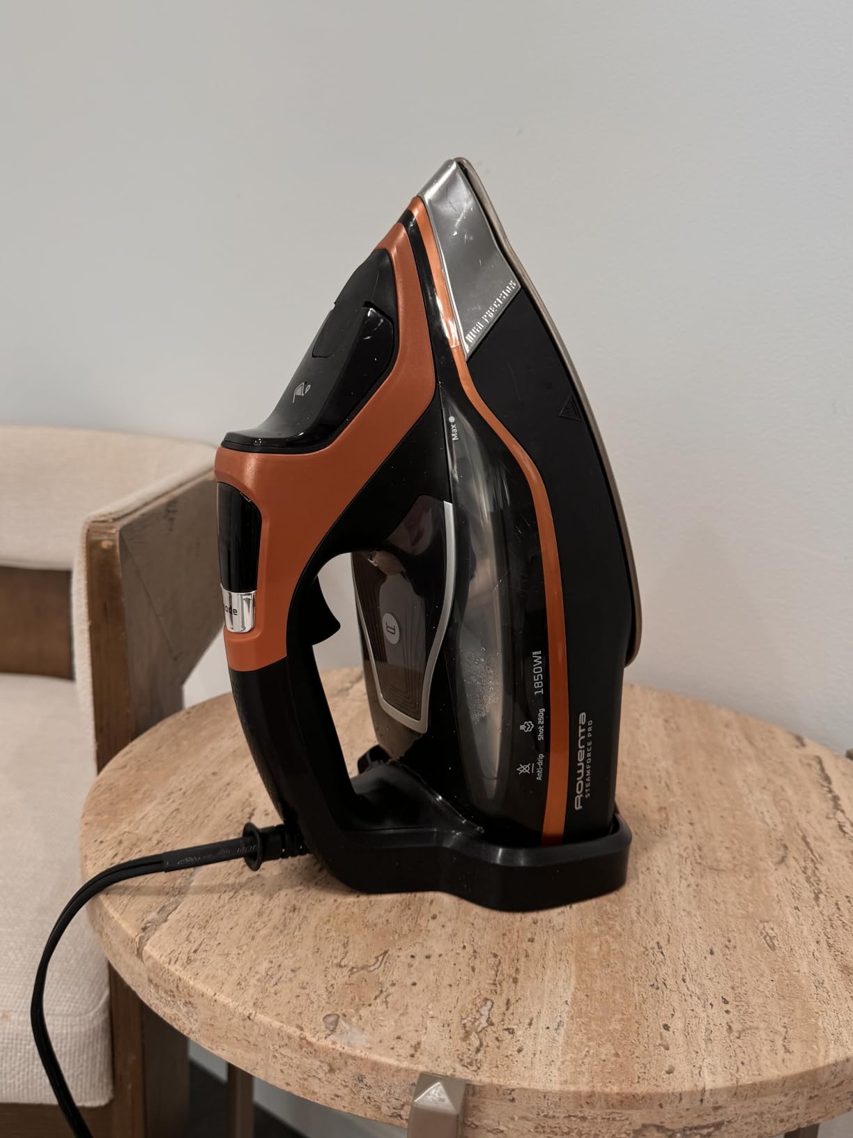 Rowenta Steam Force Pro Steam Iron for Clothes, 1850 Watts, 5 Presets Smart Screen, Stainless Steel Soleplate, High-Efficiency Handheld Ironing, Black Copper, DW9580 customer photo 2