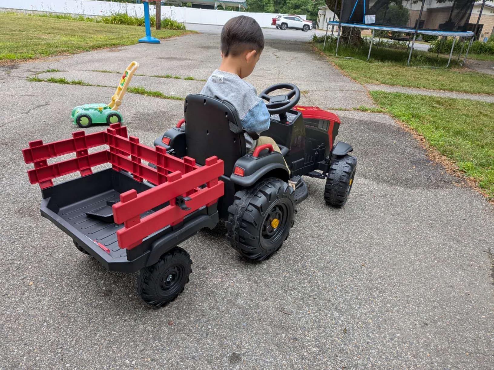 ELEMARA 24V 9AH Ride on Tractor with Easy Detachable Trailer, 400W Motors Electric Tractor Toy for Big Kids, All-Terrain Capability, Safety Design with 3-Point Seat Belt for Ages 3+ (Green) customer photo 1