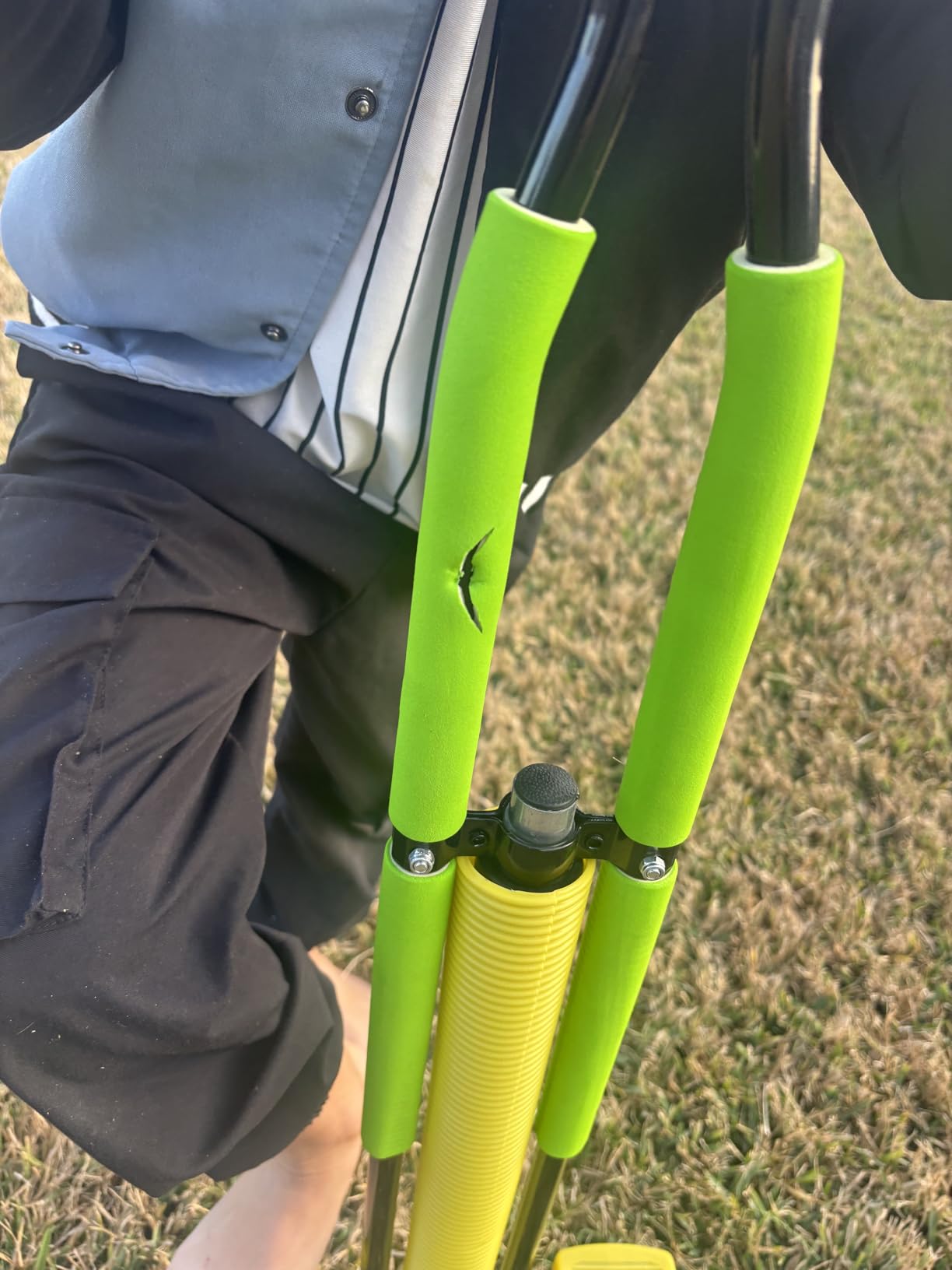 Leitee 2 Pcs Pogo Stick, Suitable for 80-160 Lbs, Soft Foam Jump Stick, Easy Grip Handles, for Beginners Teens Adults Outdoor Exercise Body Balance Keep Healthy(Blue, Green) customer photo 2