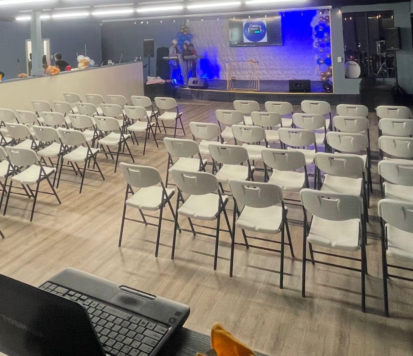 VINGLI Folding Chairs, Heavy Duty Foldable Chair Portable HDPE Plastic Seat with Steel Frame for Indoor Outdoor Dinning Party Wedding School Use, White, 10 Pack customer photo 1