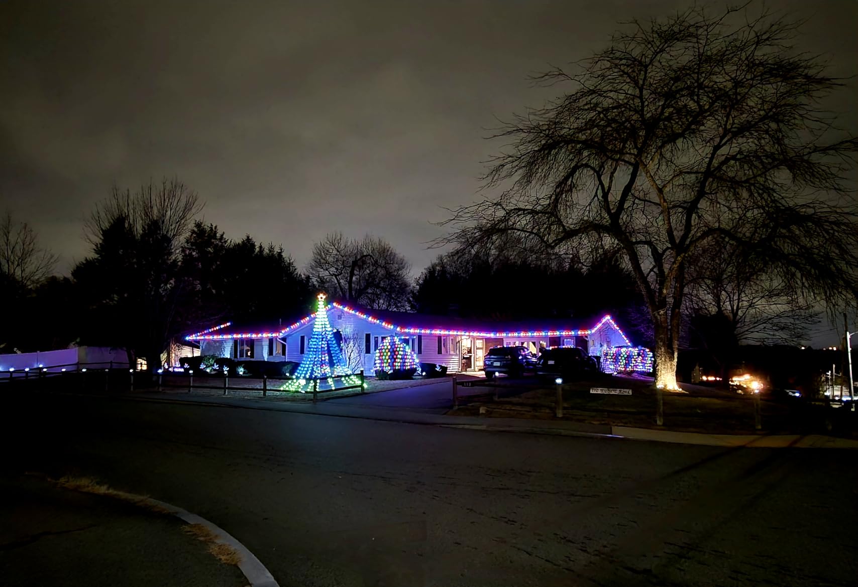 SURAIELEC C9 LED Christmas Lights with Clips, 67 FT 100 LED Outdoor Roof Lights with 100 Spring Clips, Red & Green, Decorative String Lights for House, Gutters, Shingles, Roofline, UL Listed customer photo 2
