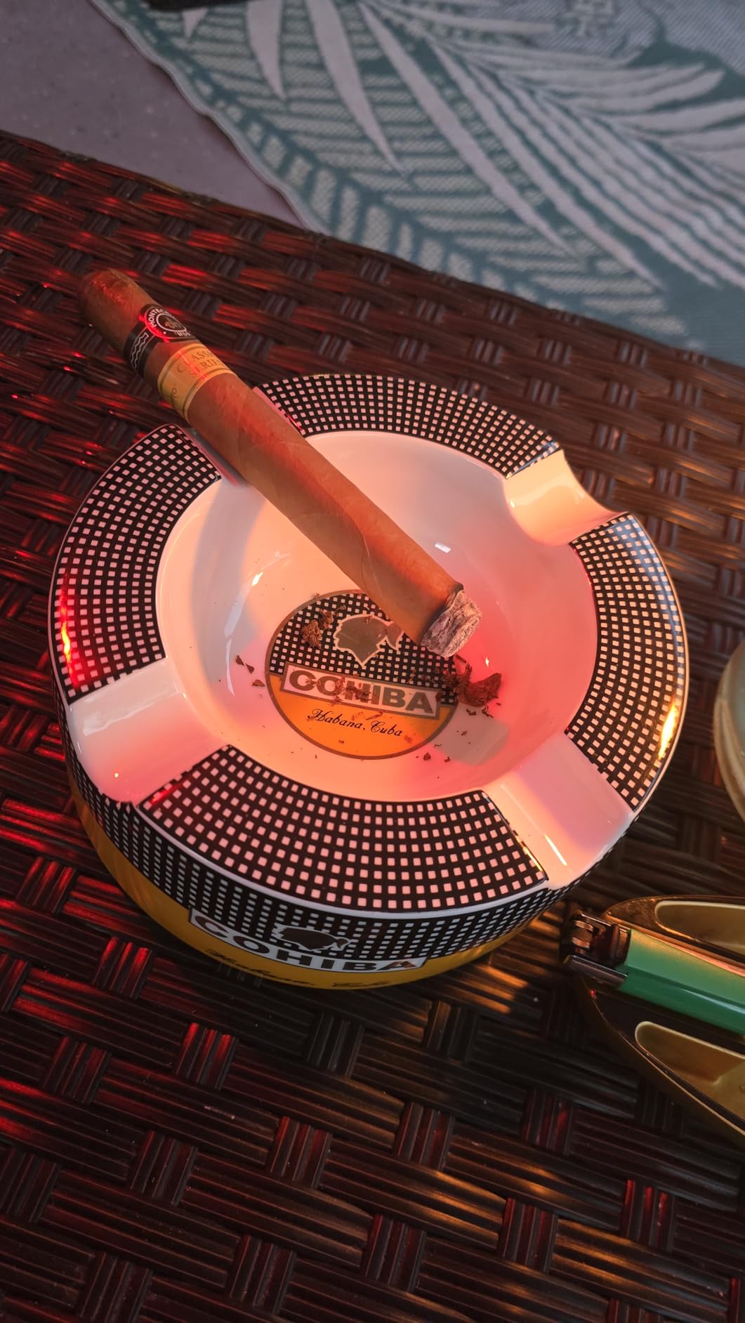 Cigar ashtray 8