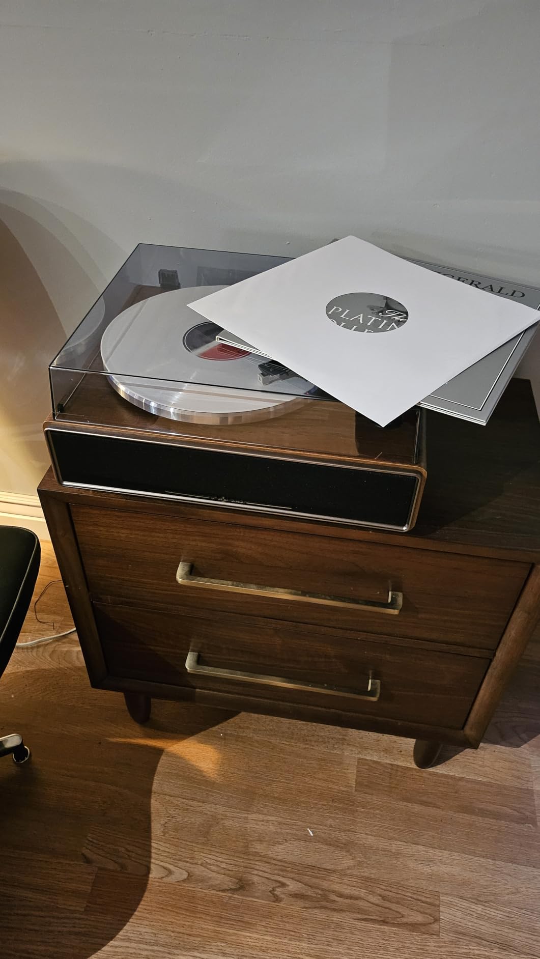 1 BY ONE High Fidelity All-in-One Record Player, Vinyl Turntable with Built-in Speakers, Magnetic AT-3600L Cartridge, RCA Line Out, Belt-Drive Stereo Turntable customer photo 2