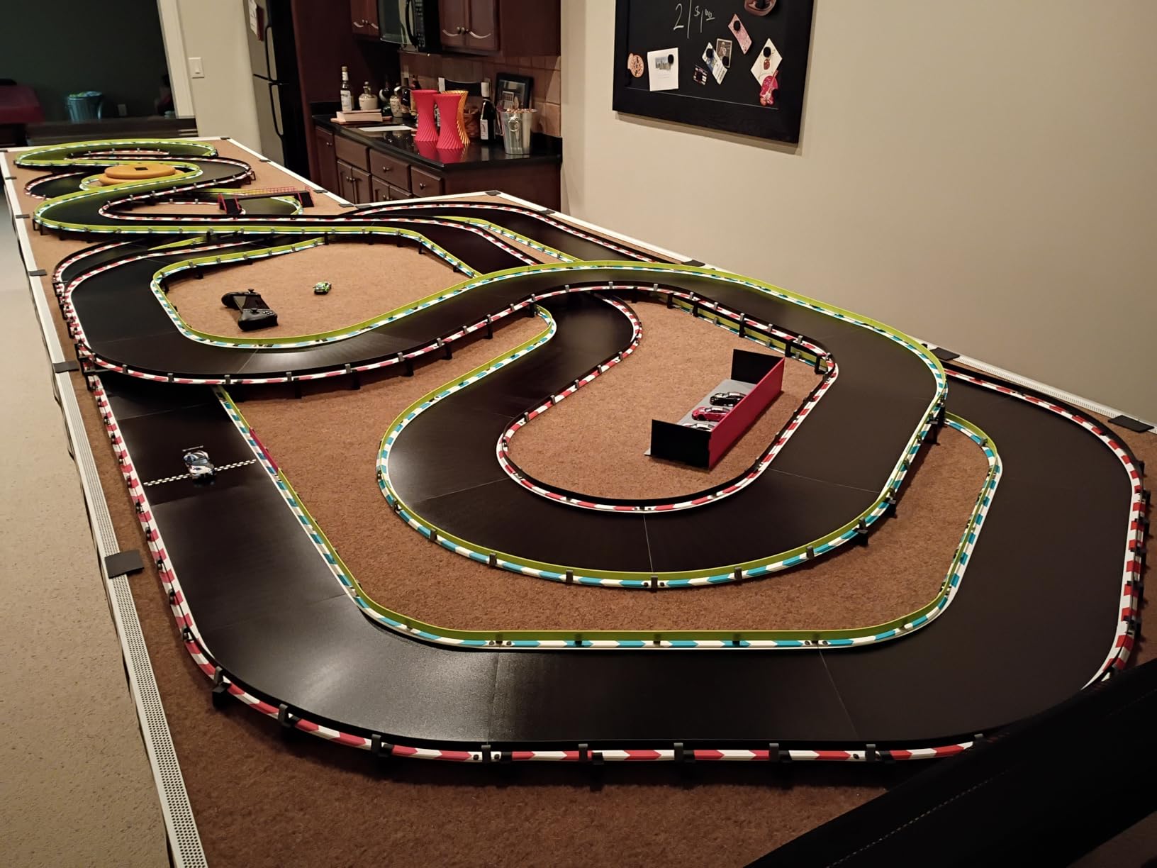 Carrera Hybrid Highway Challenge - Racing Fun of the New Generation - Legendary Porsche 911 GT3 R in 1:50 Scale - Hybrid Technology with AI Support - Control via Smartphone App customer photo 2