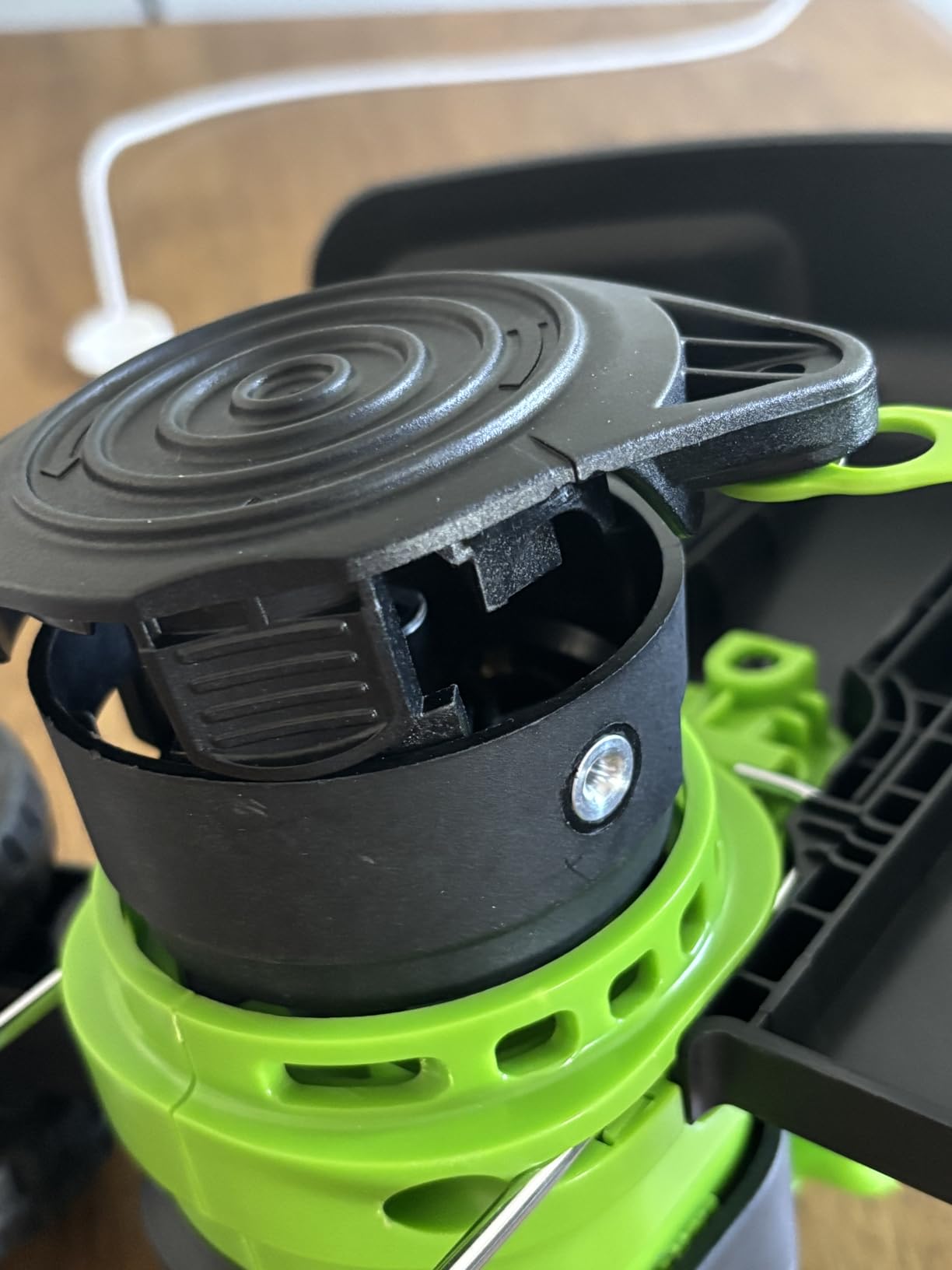 Greenworks 24V 10 in Cordless String Trimmer, 20 Blades, 2.0 Ah Battery customer photo 1