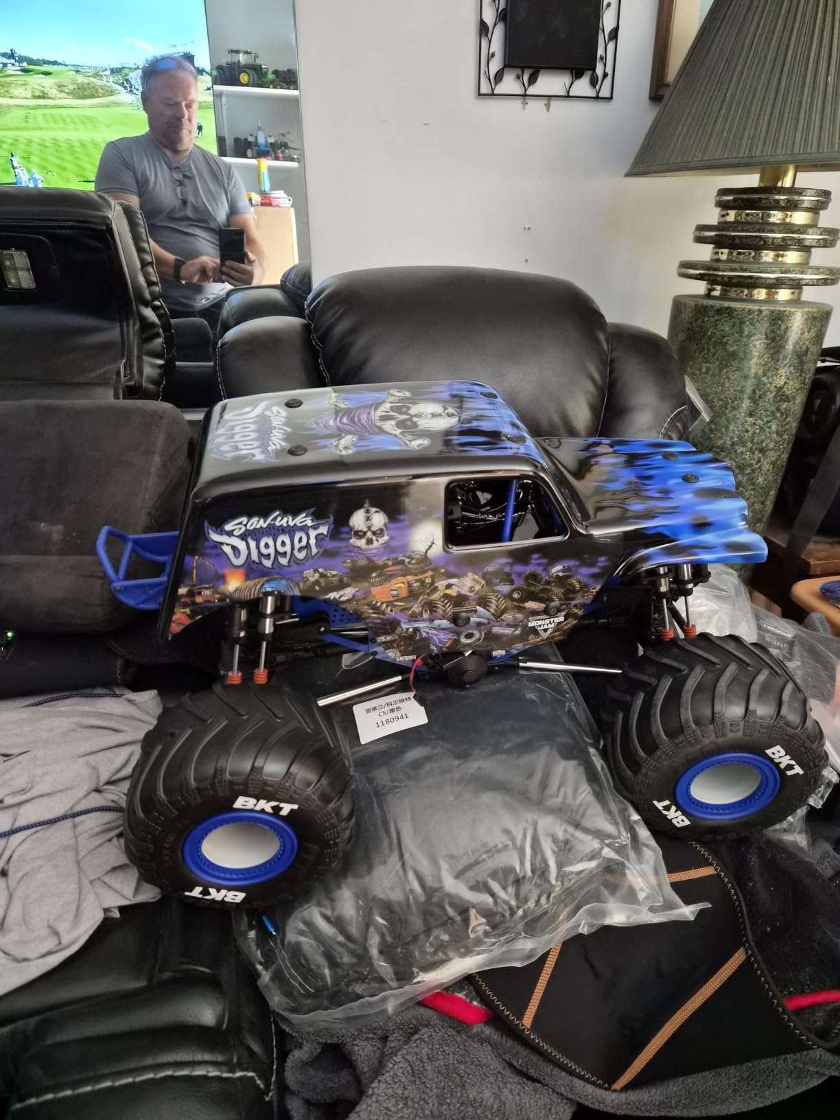 Losi LMT 2.0 4 Wheel Drive Solid Axle Monster Truck RTR - Son-Uva Digger customer photo 1