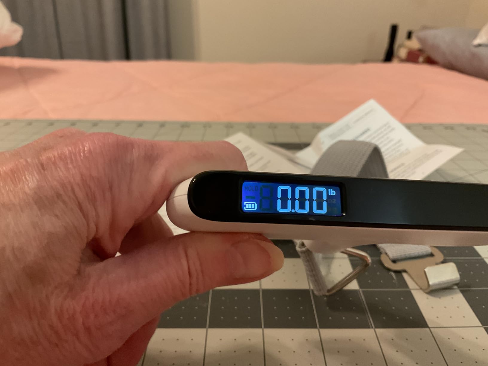 Ultrean Luggage Scale, 110lb Digital Suitcase Weight Scale for Travel, Portable Handheld Baggage Scale with Ergonomic Curved Handle for Comfortable Grip, Battery Included customer photo 2