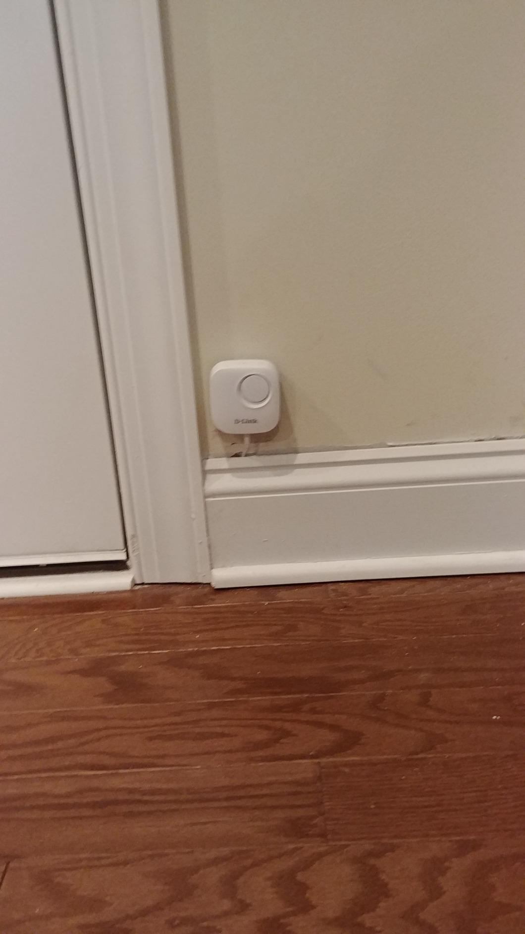 D-Link Next-Gen WiFi Water Leak Detector Starter Kit with 2 sensors-Loud 100 dB Sound Alarm-App Alert-LED Strobe Light-No Hub Required-Works with Google-1000ft Ultra-Long Range-Expandable (SW-A11KT) customer photo 2