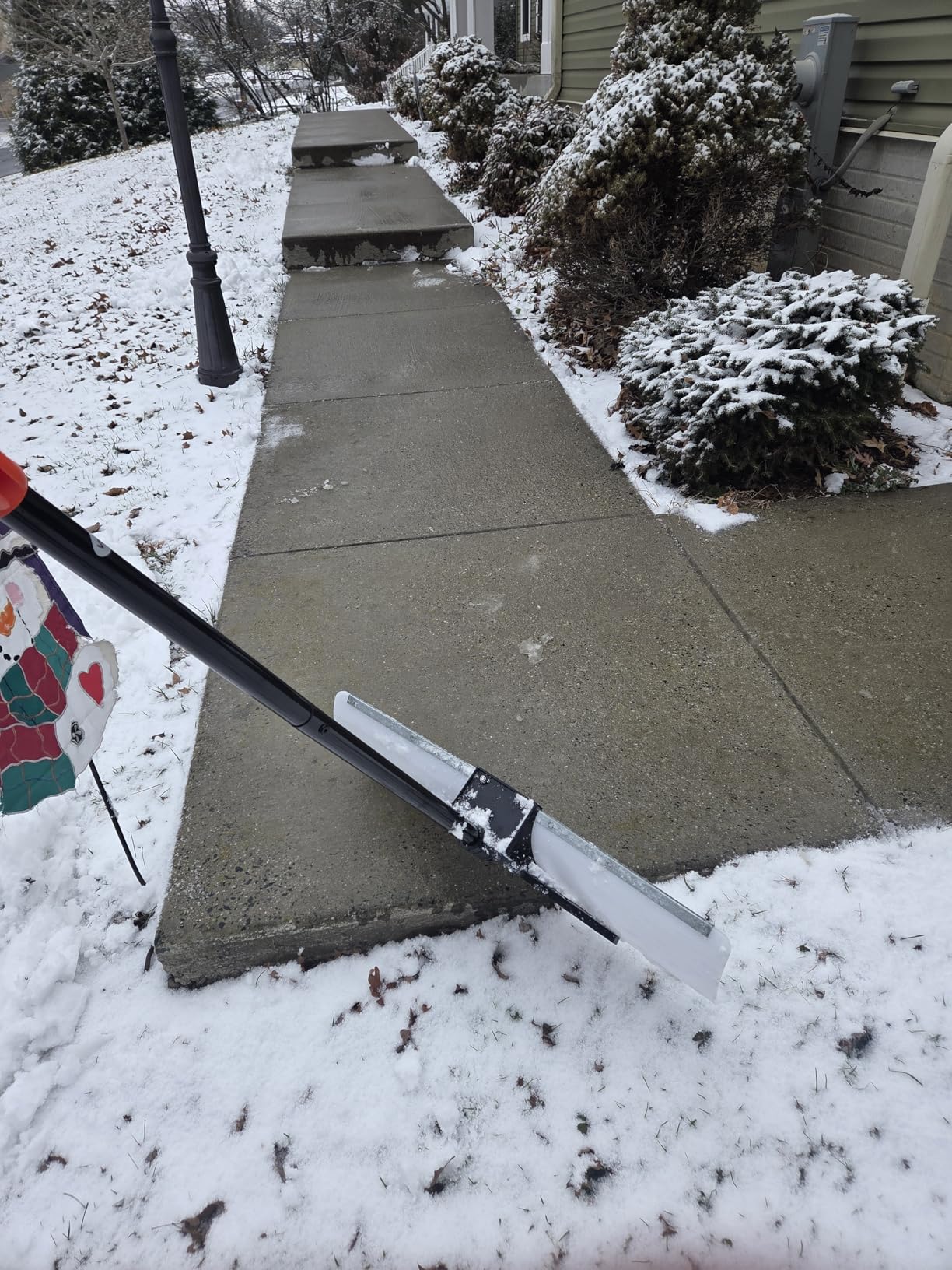 VEVOR Snow Pusher, 36 inch Wide Push Snow Shovel Plow for Driveway, Sidewalks and Doorways with Segmented Handle, Ergonomic Grip and HDPE Plastic Blade customer photo 1