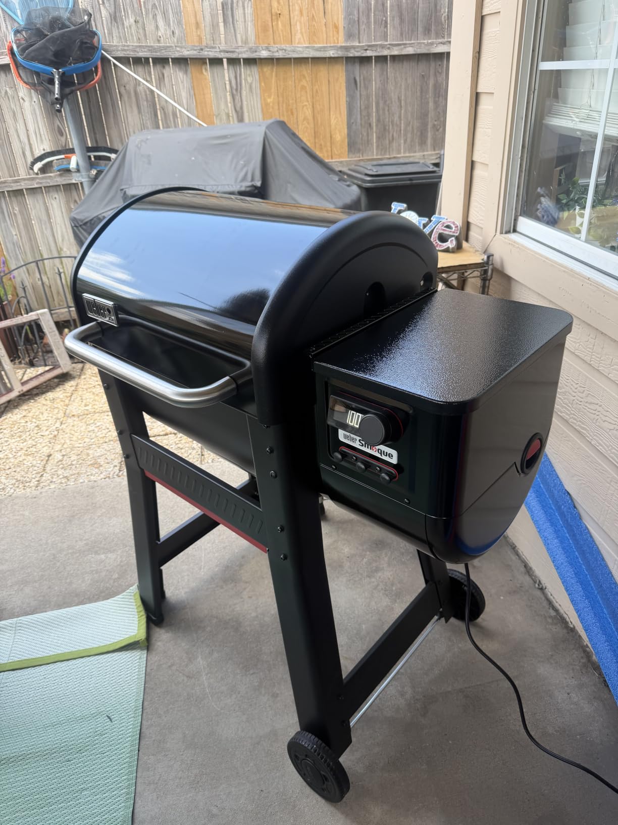 Weber Smoque 22-Inch Pellet Smoker, Black - Outdoor BBQ Pellet Grill Up to 500 Degrees with SmokeBoost, SmoqueVent Airflow System & Rapid React PID Temperature Control customer photo 1