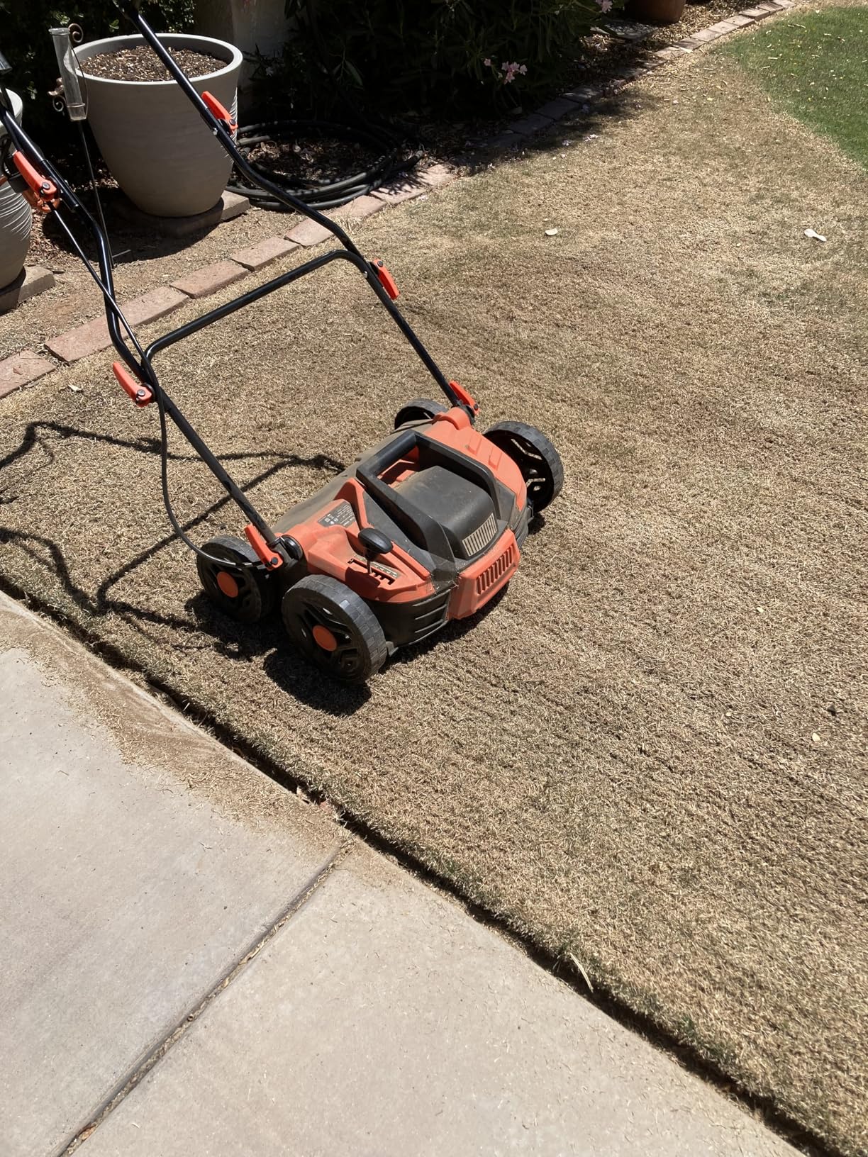 TIECTOWN 2026 Upgrade 16-Inch 15.5 Amp 2-in-1 Electric Dethatcher and Scarifier with 14.5-Gallon Collection Bag, Lawn Dethatcher with 5-Position Depth Adjustment, Keeps Lawn Healthy - Green customer photo 2