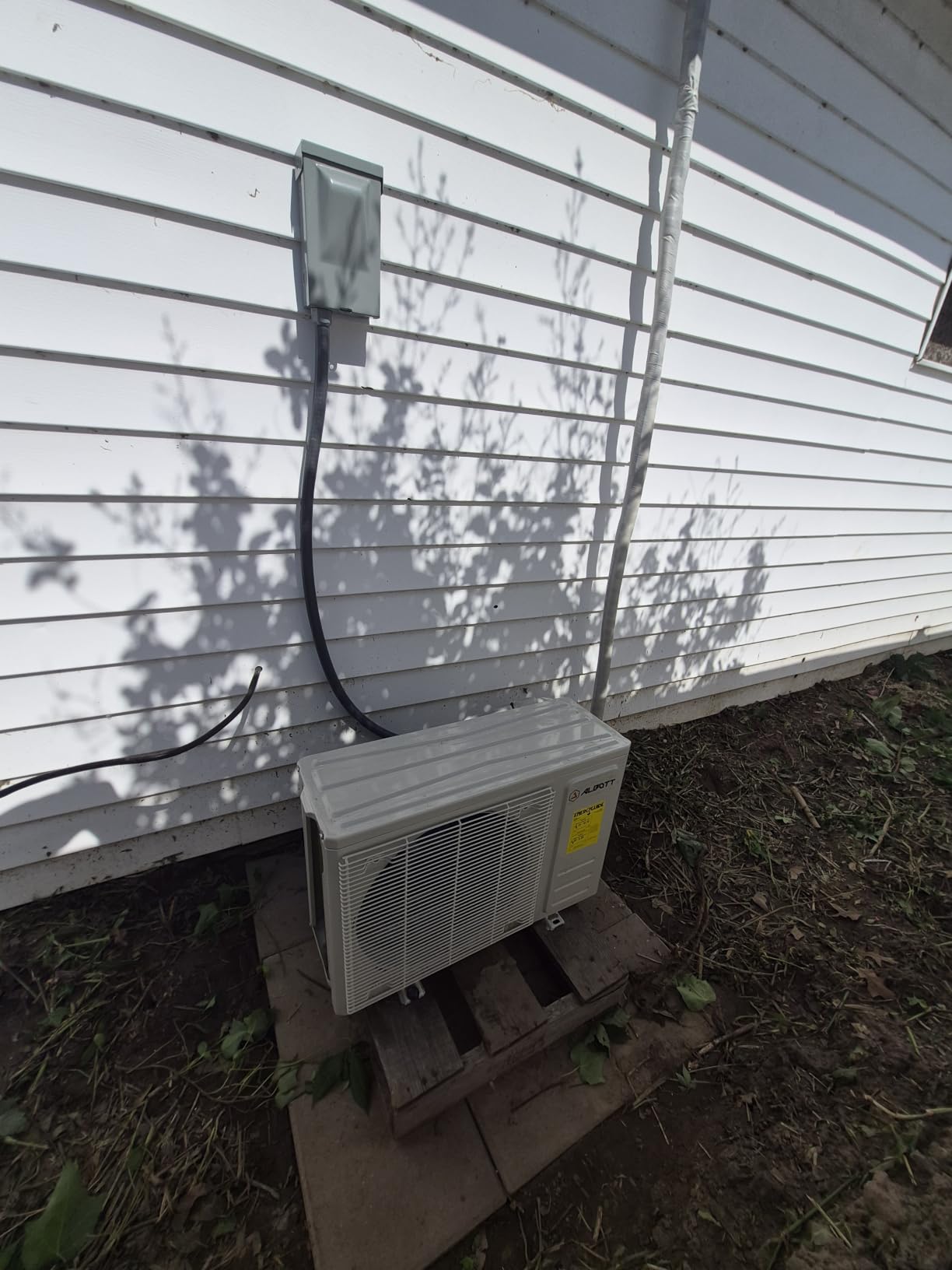 Albott Mini Split Air Conditioner and Heater, 12,000 BTU, SEER2 18, 115V Inverter Energy-Efficient AC with Self-Cleaning, Remote and APP Control, Easy Installation, Cools up to 750 Sq.Ft. customer photo 2