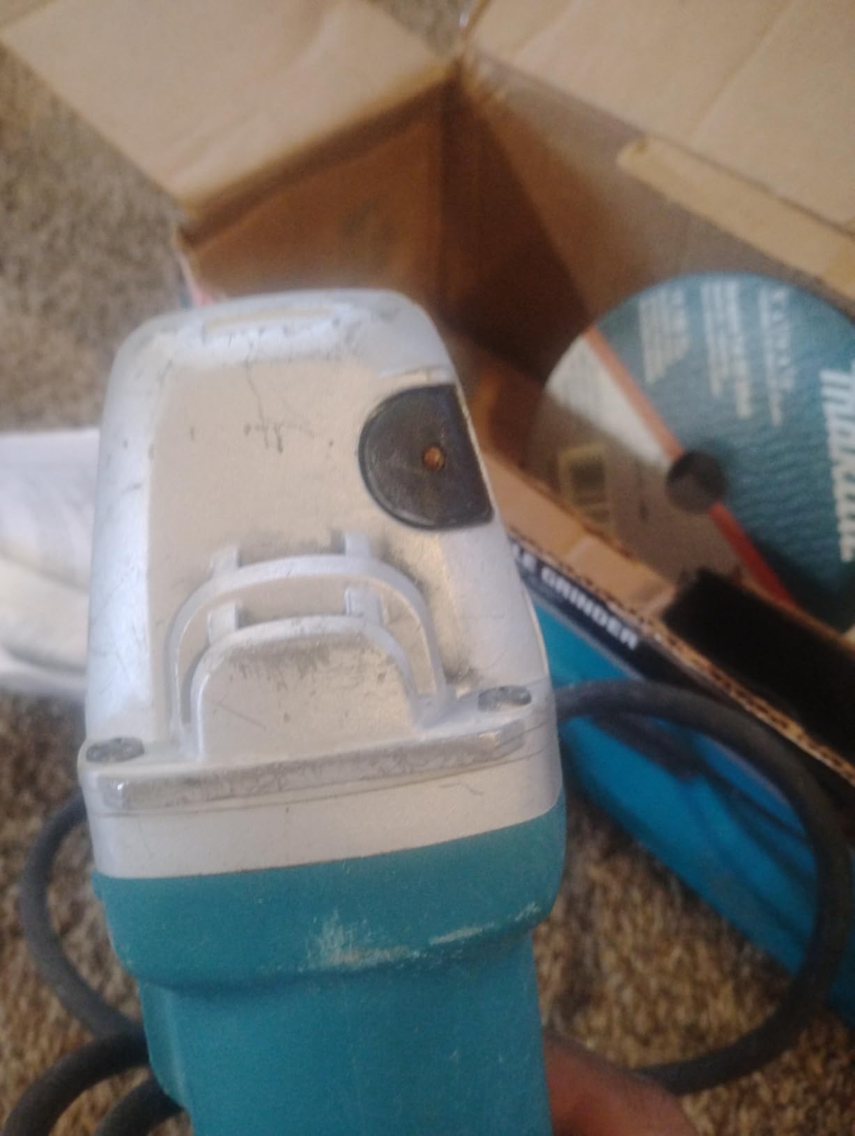 Makita 9564CV 4-1/2-Inch SJS™ High-Power Angle Grinder customer photo 1