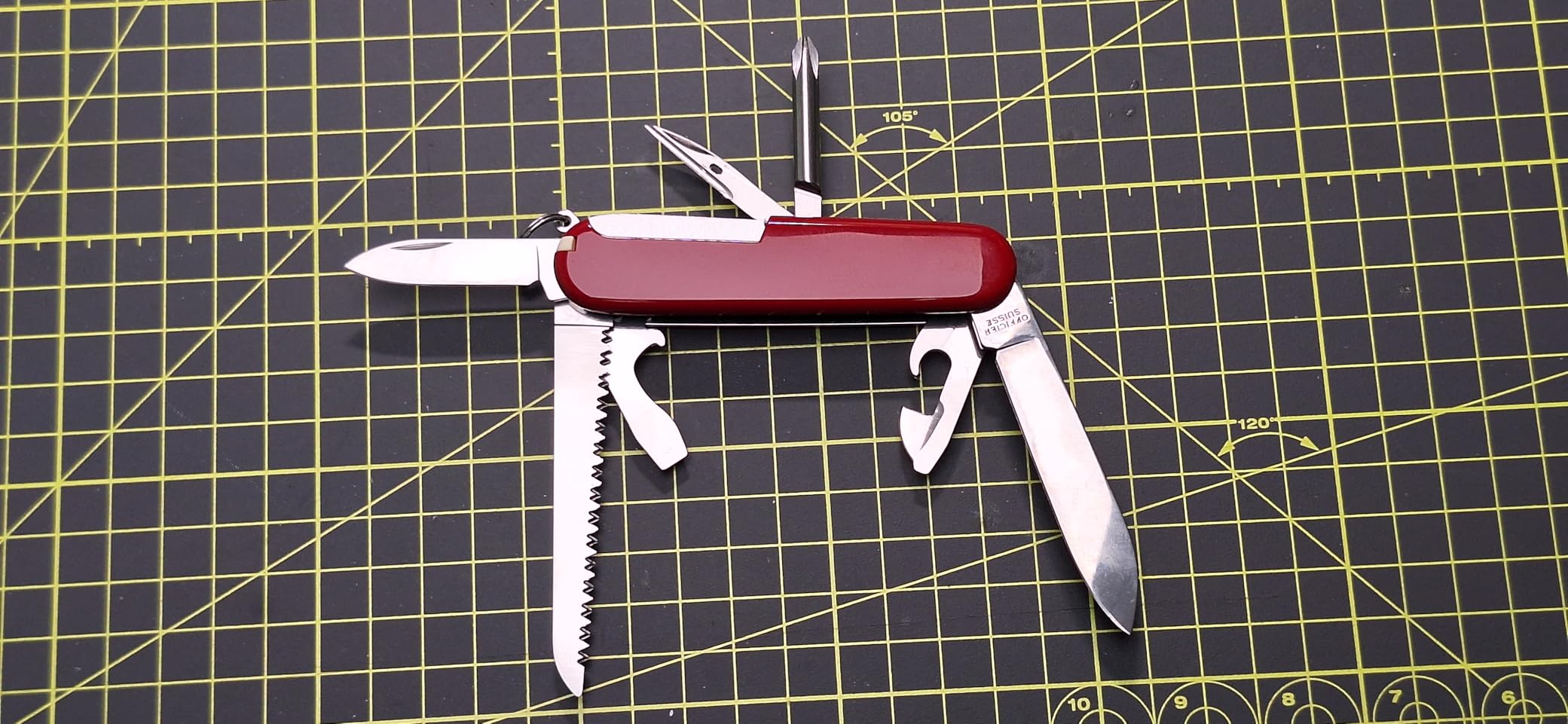 Victorinox Hiker Swiss Army Knife, 13 Function Swiss Made Pocket Knife with 2 Blades, Bottle Opener, Wood Saw and Phillips Screwdriver - Red customer photo 2
