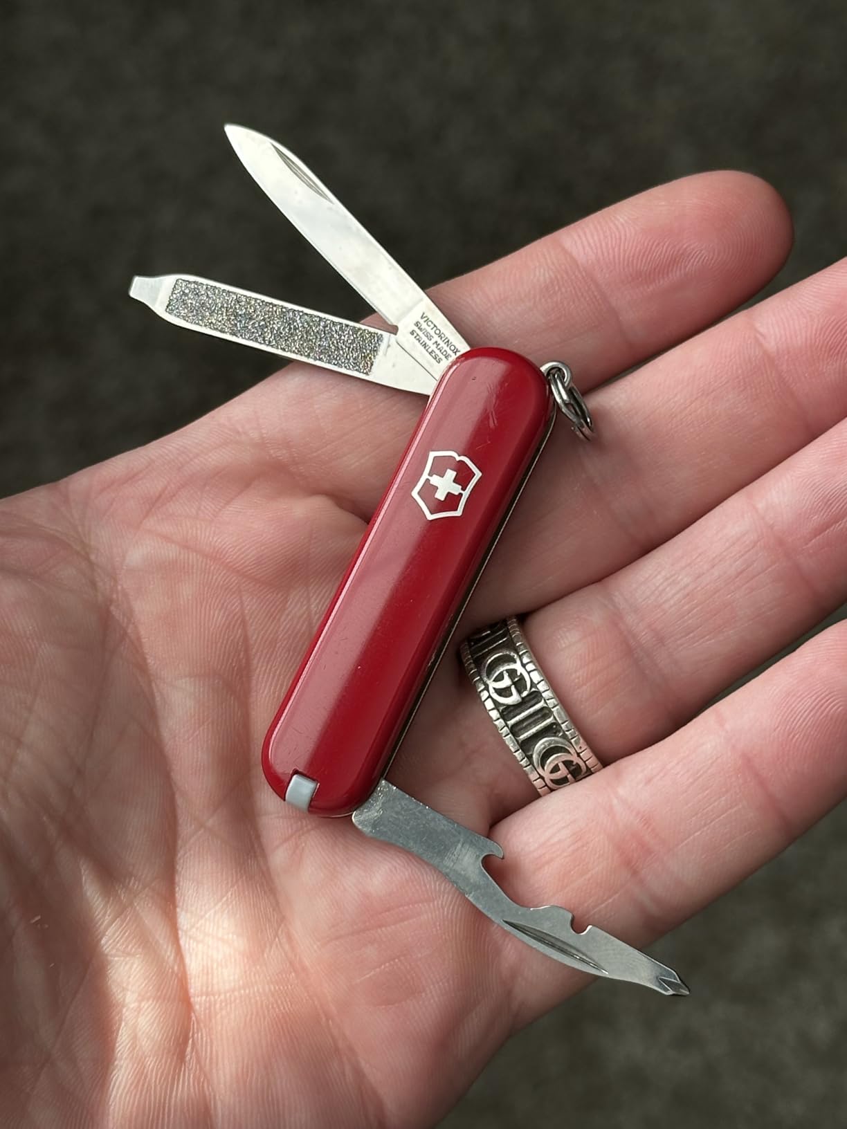 Victorinox Rally Swiss Army Knife, 9-Function Pocket Knife, Multi Tool, Red customer photo 1