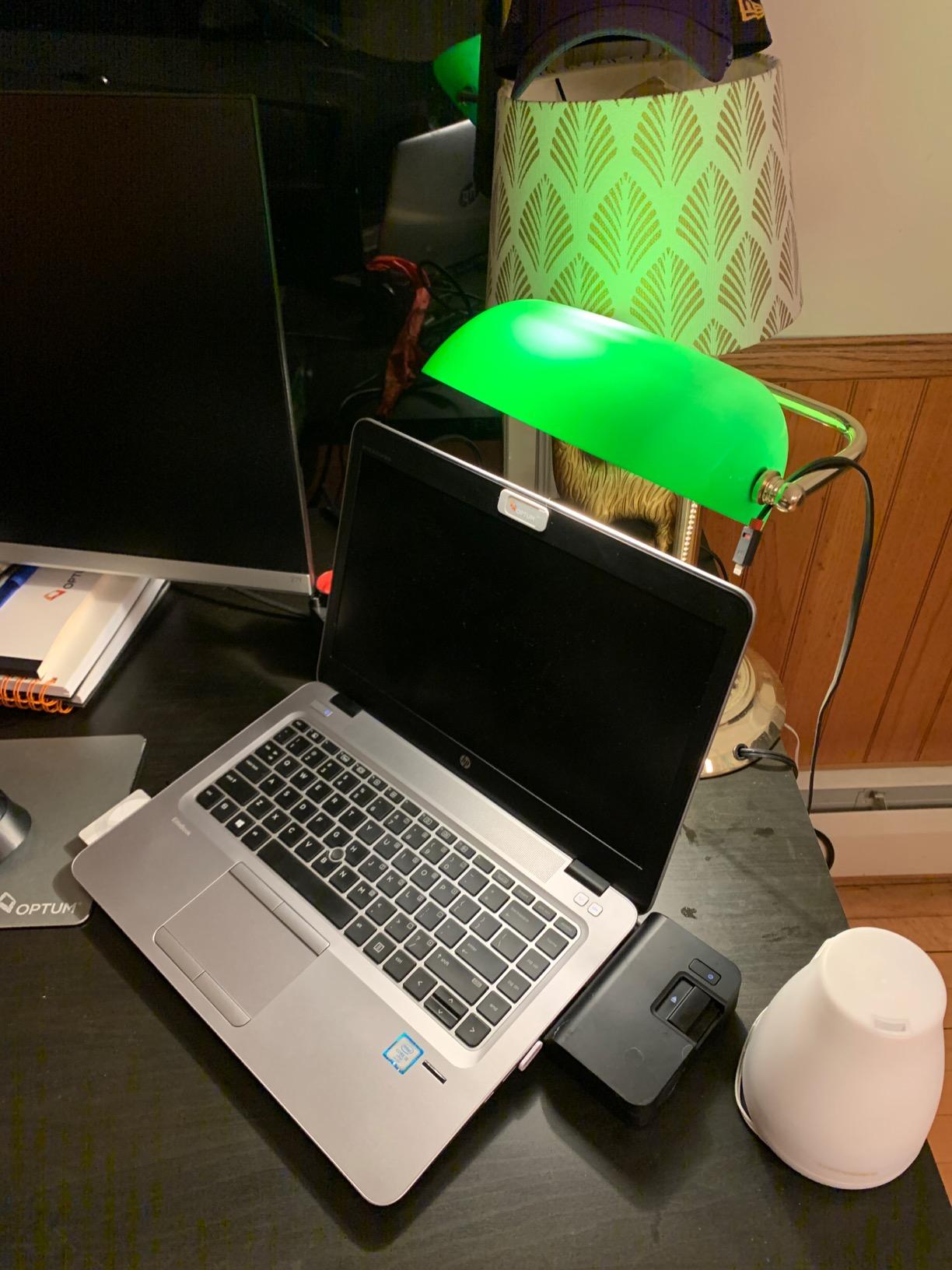 LIGHTACCENTS Traditional Banker’s Desk Lamp with Green Glass Shade and Brass Base – Classic Desk Lamp with Pull Chain, Office Lighting, Vintage Style Reading Light customer photo 2