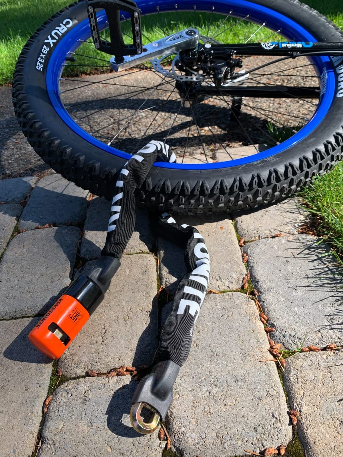 Kryptonite Evolution 1090 Bike Chain Lock, 3 ft, 10mm Steel Security | Sold Secure Gold rated heavy-duty 90 cm manganese chain with 3 keys and nylon sleeve for e-bikes, scooters, or motorcycles customer photo 1