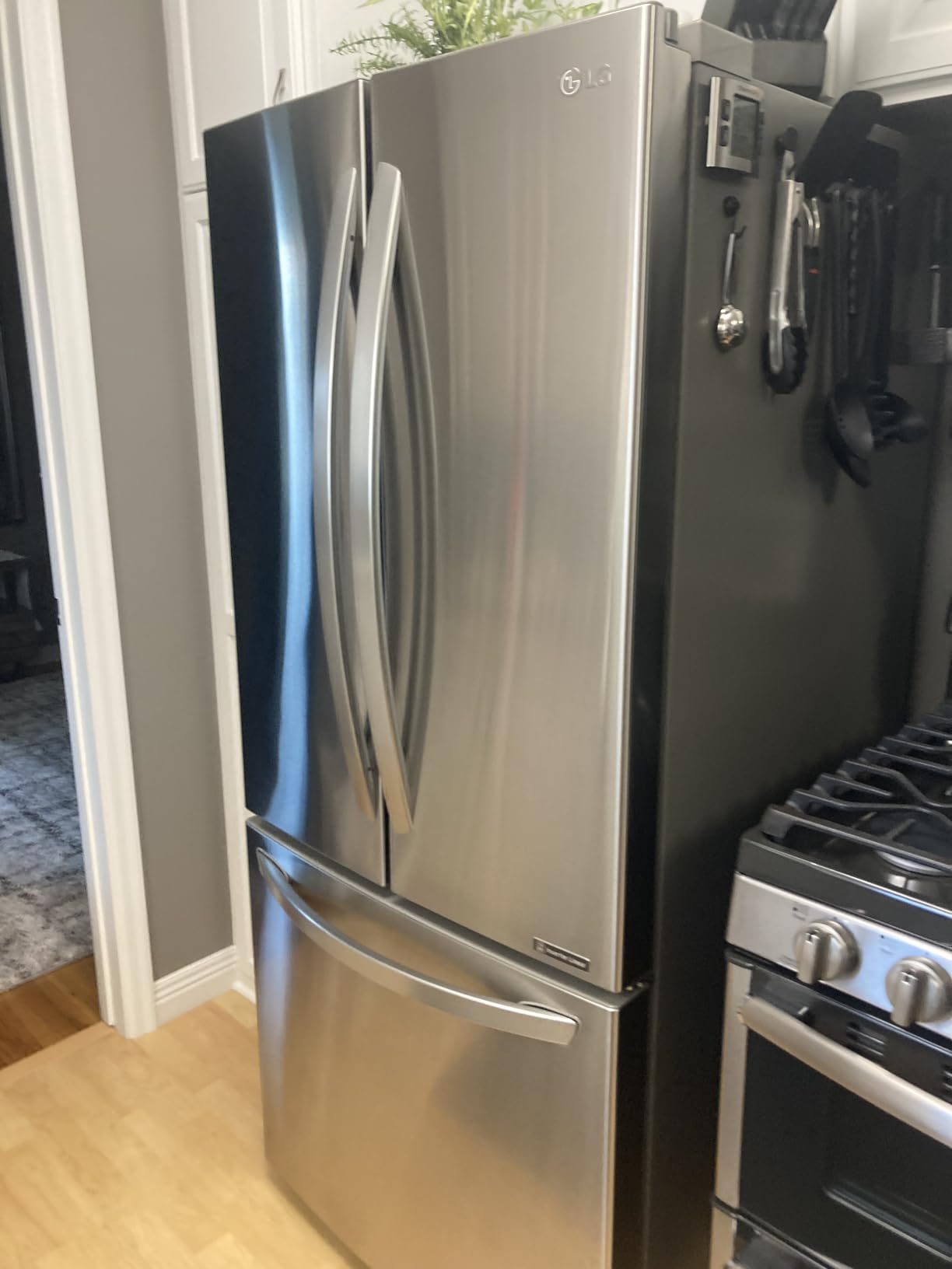 Magic Stainless Steel Cleaner Aerosol - 17 Ounce - Removes Fingerprints Residue Water Marks and Grease From Appliances - Refrigerator Dishwasher Oven Grill etc customer photo 2