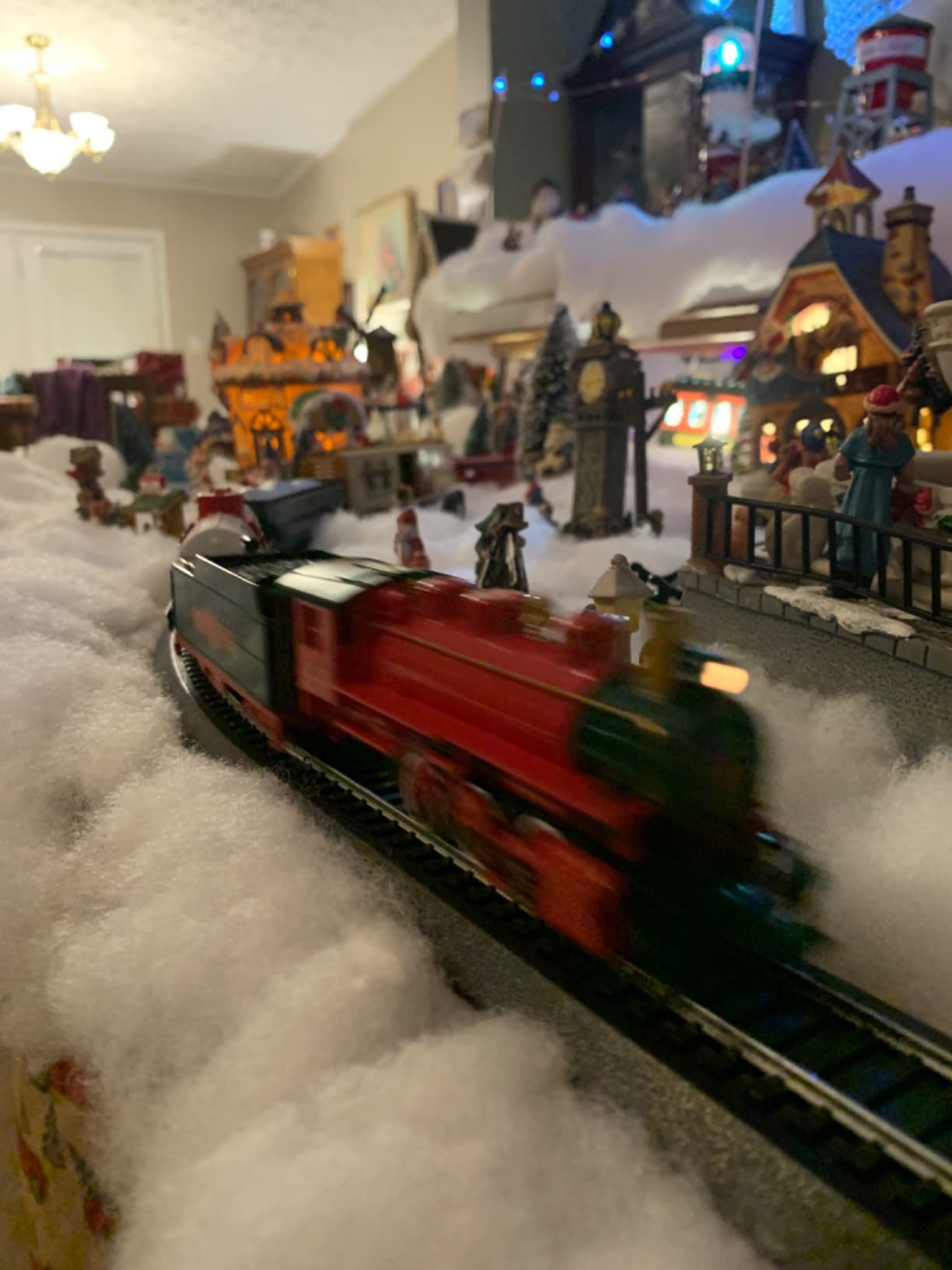 Bachmann Trains Jingle Bell Express Ready to Run Electric Train St HO Scale customer photo 1
