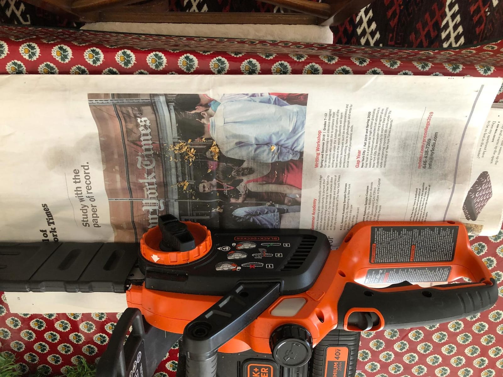 BLACK+DECKER 40V MAX Electric Chainsaw Cordless, 12 Inch Battery Chainsaw, Battery and Charger Included, Longer Runtime, Lightweight Rechargeable (LCS1240) customer photo 2
