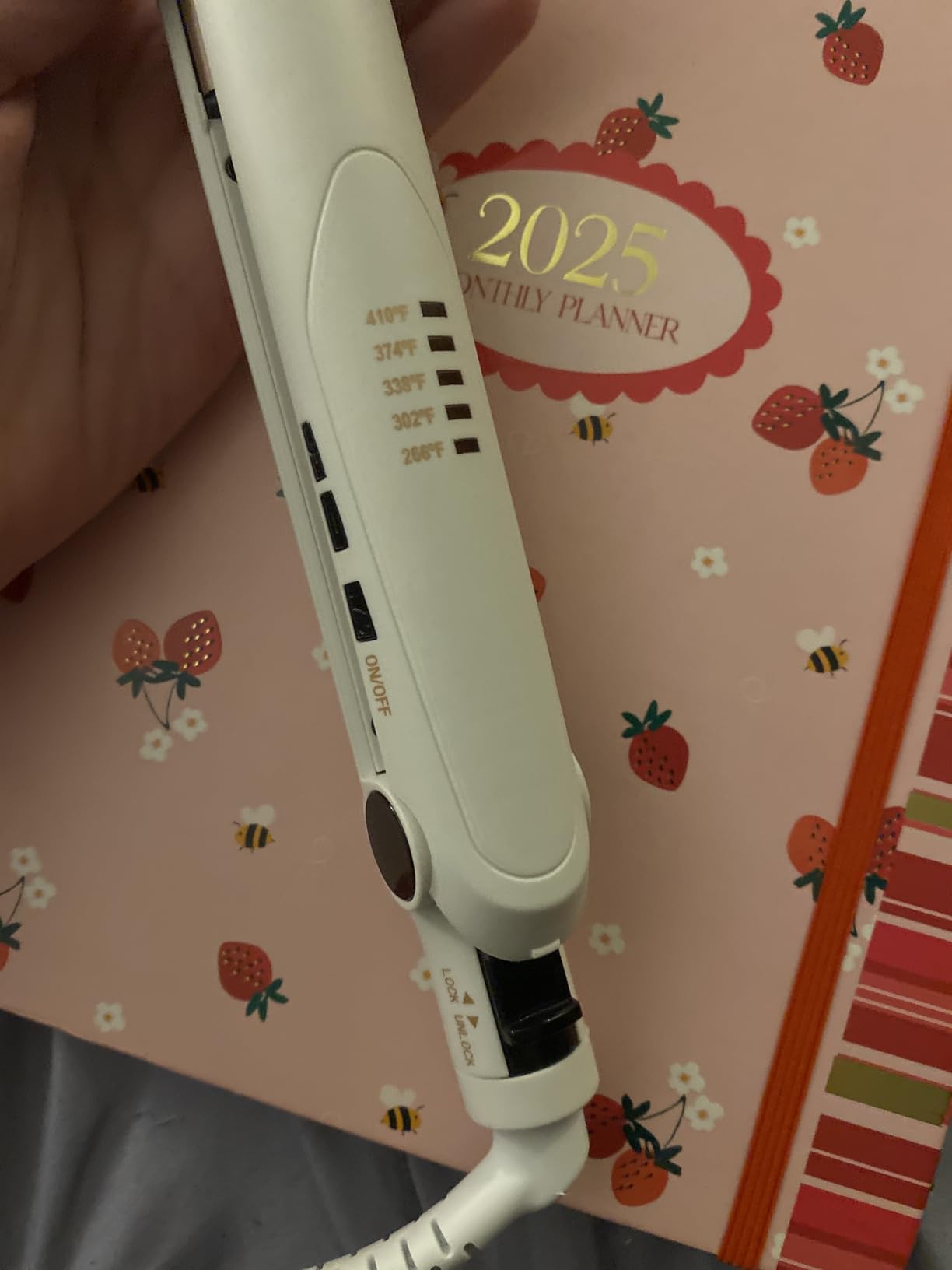 Conair Double Ceramic Flat Iron, 1-Inch Flat Iron Hair Straightener, Five Heat Settings, Extra Long Floating Plates, White customer photo 1
