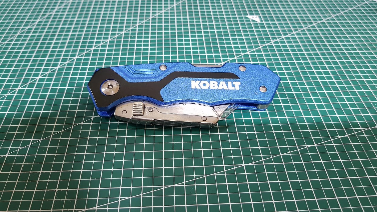 Kobalt Utility Knife & 11 Blades, Foldable Speed Release Quick Change Box Cutter customer photo 2
