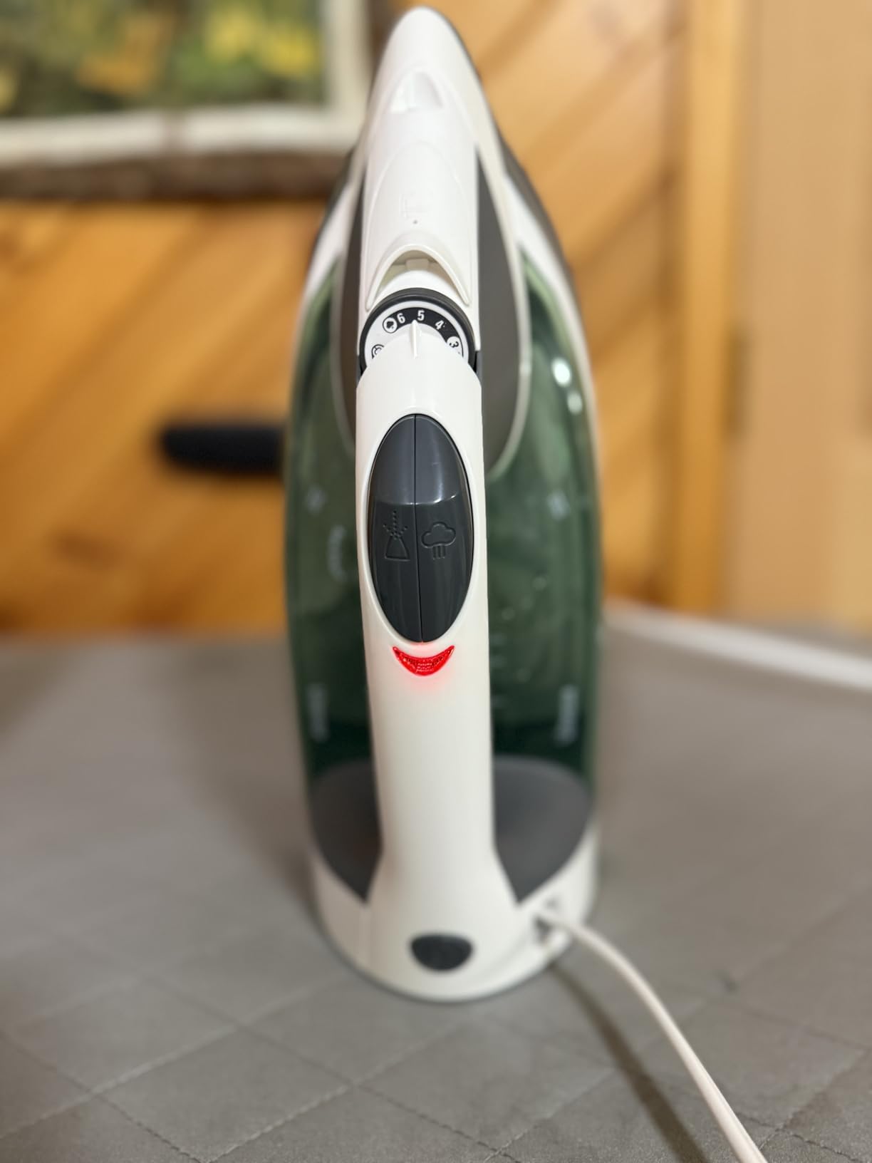 BLACK+DECKER Vitessa Advanced Steam Iron, ICR2020, Even Steam Nonstick Soleplate, Auto Shutoff, Tangle-Free Retractabel Cord, Green customer photo 2