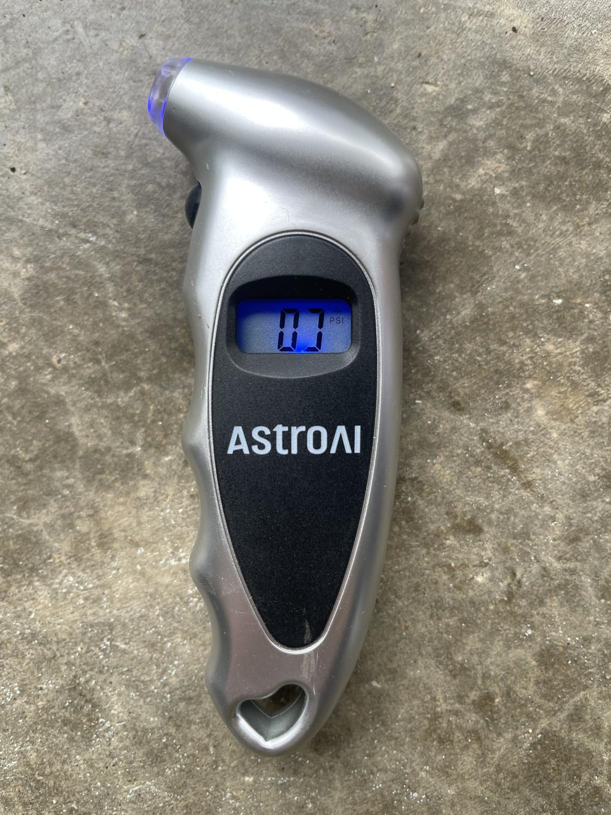 AstroAI Digital Tire Pressure Gauge 150PSI, ±1PSI Accuracy for Car Truck customer photo 1