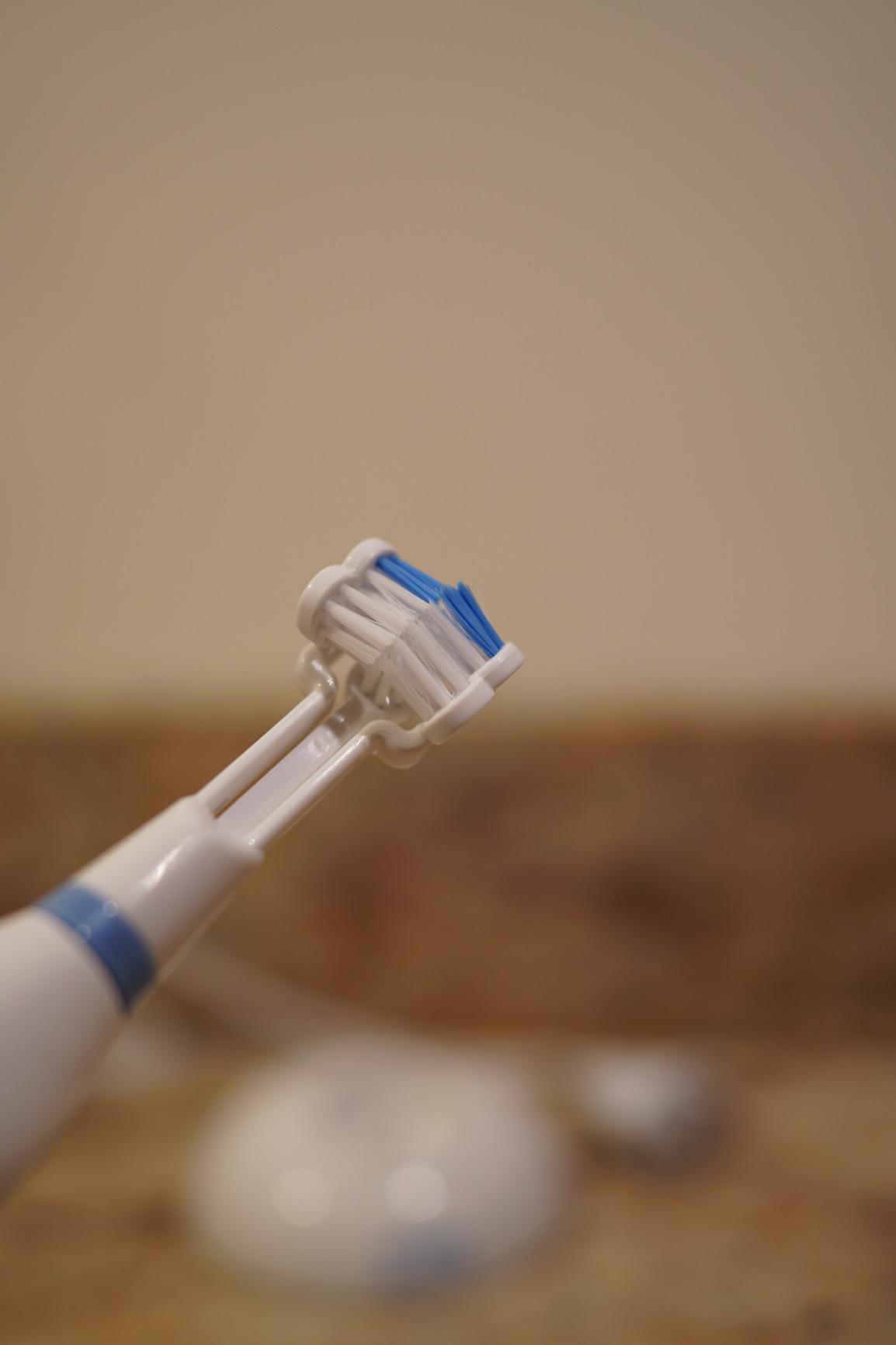 Triple Bristle Original Sonic Toothbrush | Rechargeable 31,000 VPM Tooth Brush | Patented 3 Head Design | Angled Bristles Clean Each Tooth | Dentist Created & Approved Original customer photo 2