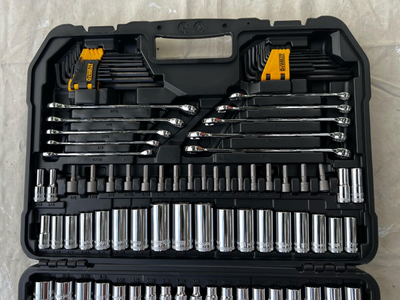 DEWALT Mechanics Tool Set, 1/4 and 3/8 Inch Drive, SAE, 172-Piece (DWMT81533) customer photo 2
