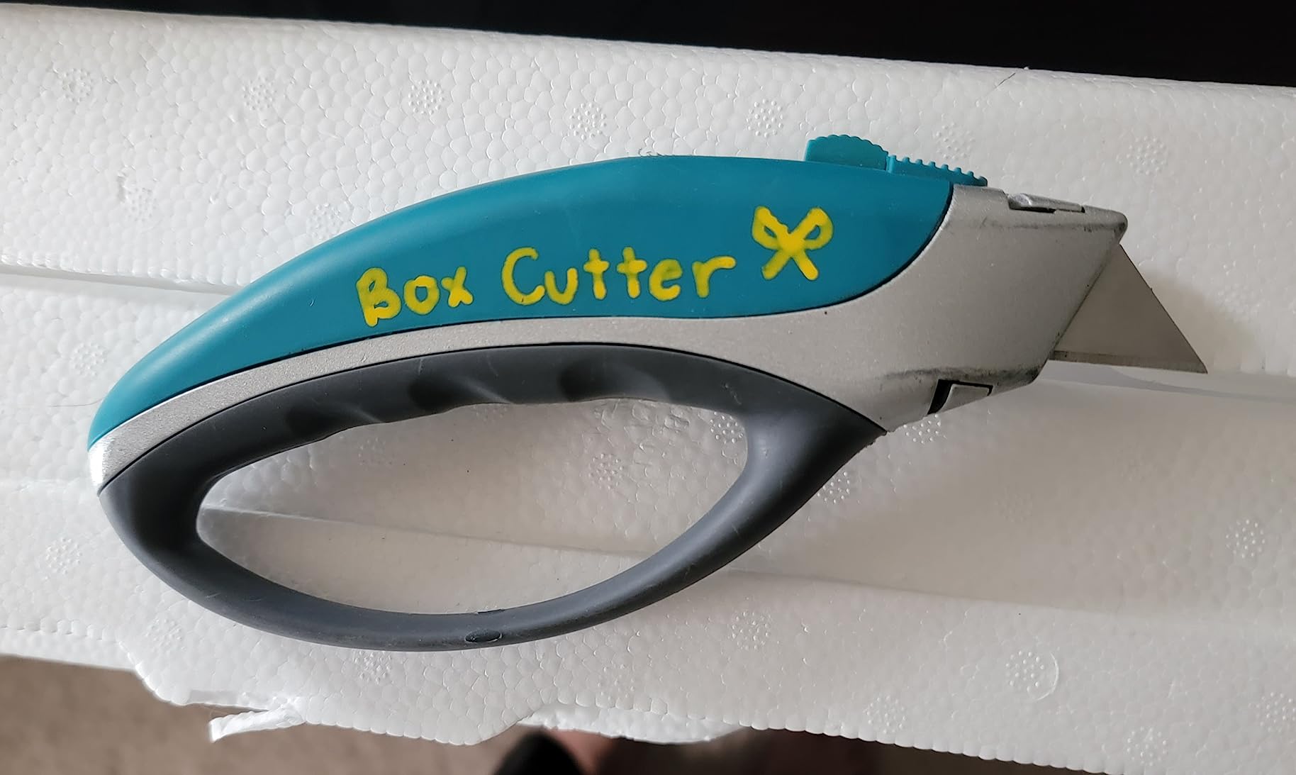 Box Cutter Retractable Utility Knife - Heavy Duty Box Cutter Knife Cardboard Cutter - Box Opener Razor Blades Utility Knife - Box Knife Carpet Cutter with 5 Sharp Blades customer photo 2