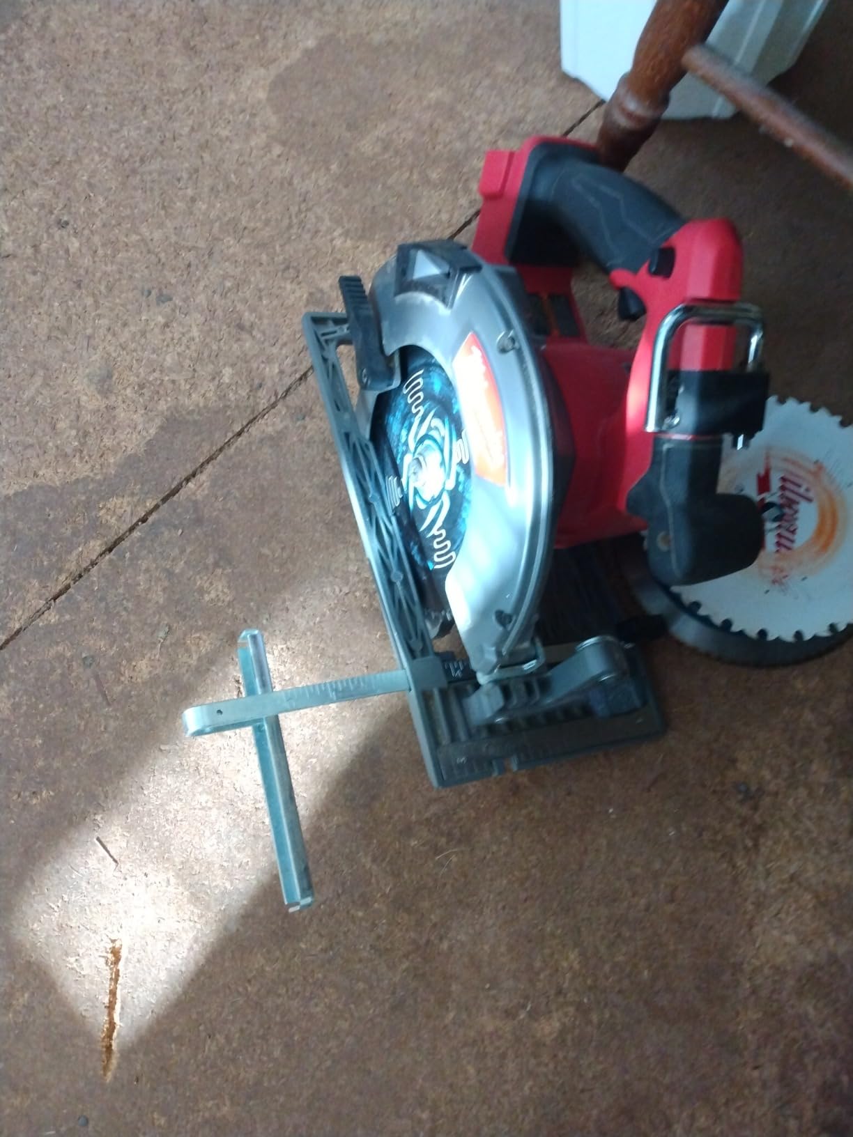 Milwaukee 2732-20 M18 FUEL 7-1/4 in. Circular Saw customer photo 1