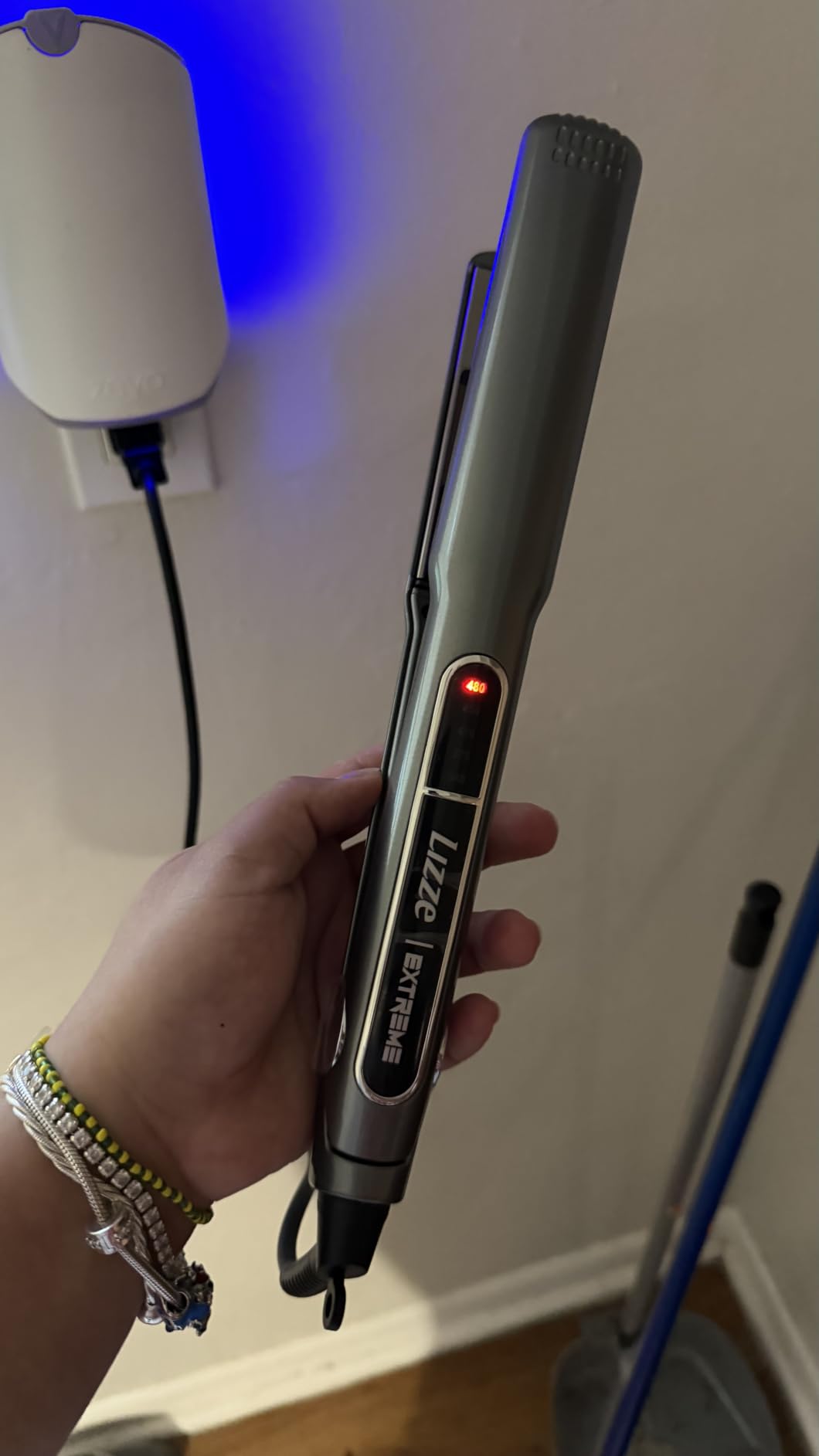 Lizze Extreme Professional Hair Straightener | Original Nano Titanium Technology Straightens Dry, Frizzy Hair Curls | 250 Deg. C. (480'f) - 110 Volts : Beauty & Professional Care customer photo 1