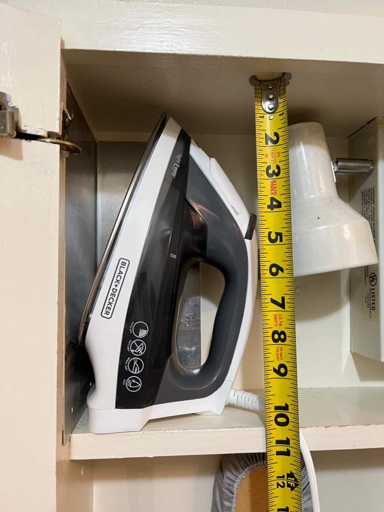 BLACK+DECKER Light 'N Easy Steam Iron with Stainless Soleplate customer photo 2