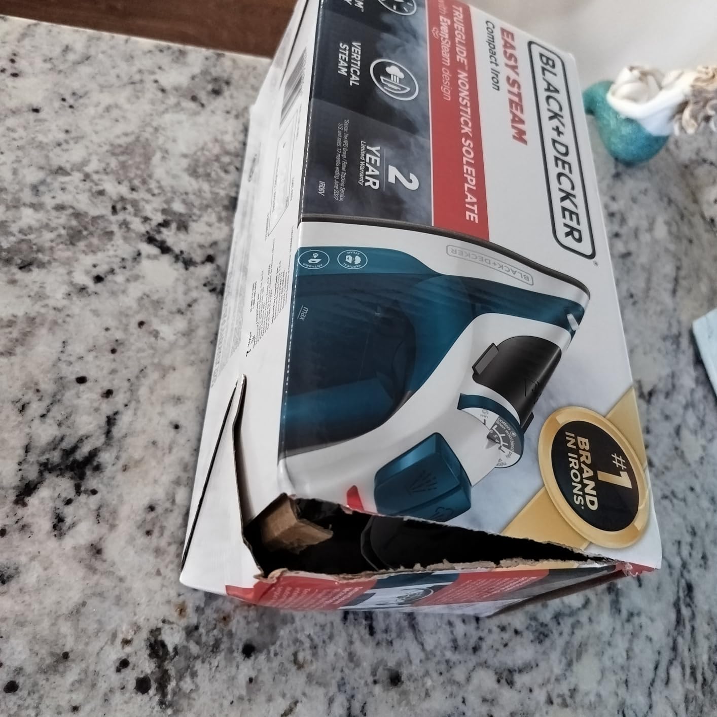 BLACK+DECKER Easy Steam Iron for Clothes with SmartSteam Technology | SmartSteam iron with stainless soleplate, anti-drip system and vertical steam for smooth wrinkle removal. customer photo 1