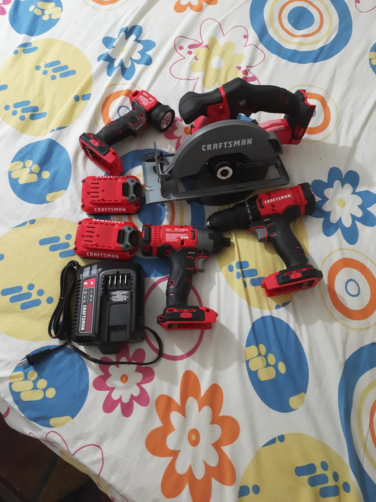 CRAFTSMAN V20 MAX Cordless Power Tool Kit, Circular Saw with 6 1/2 inch Blade, 1/4 inch Impact Driver, 1/2 inch Drill/Driver, LED Task Light, Battery and Charger Included (CMCK401D2AM) customer photo 2