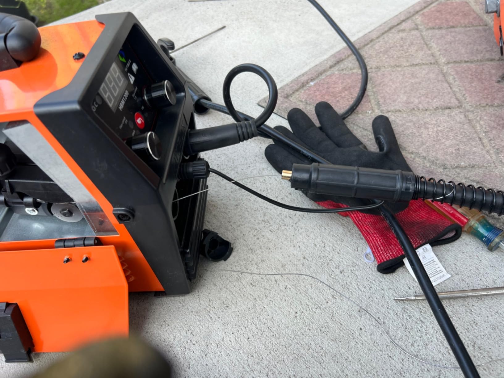 HITBOX 140A MIG Welder Gasless, 110V/220V Dual Voltage Flux Core Welder Flux MIG/Lift TIG/Stick 3 In 1 Synergy MIG Welding Machine With Torch Clamp and 0.8mm Flux Wire customer photo 1