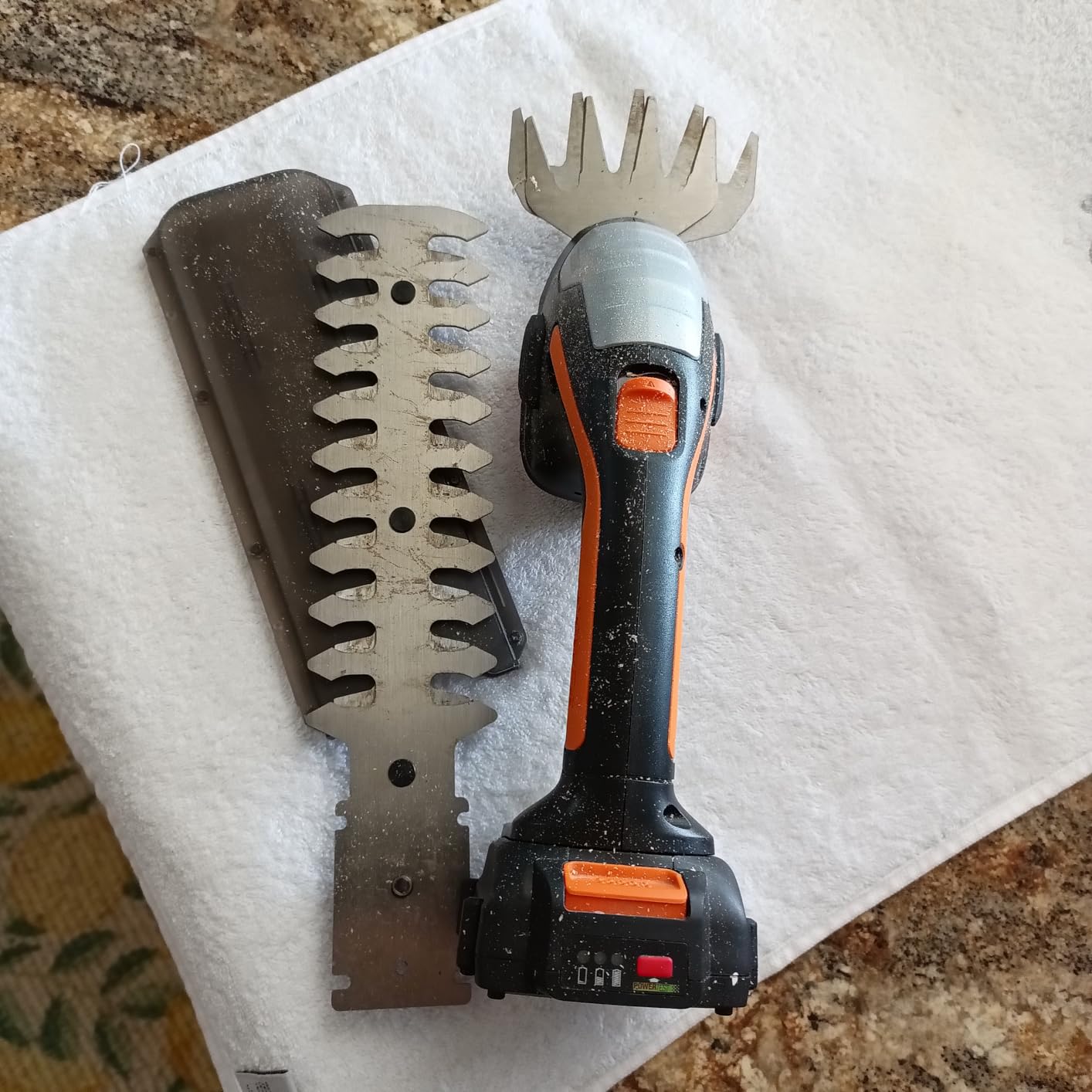 WORX Cordless Grass Shear & Shrub Trimmer, 20V 4