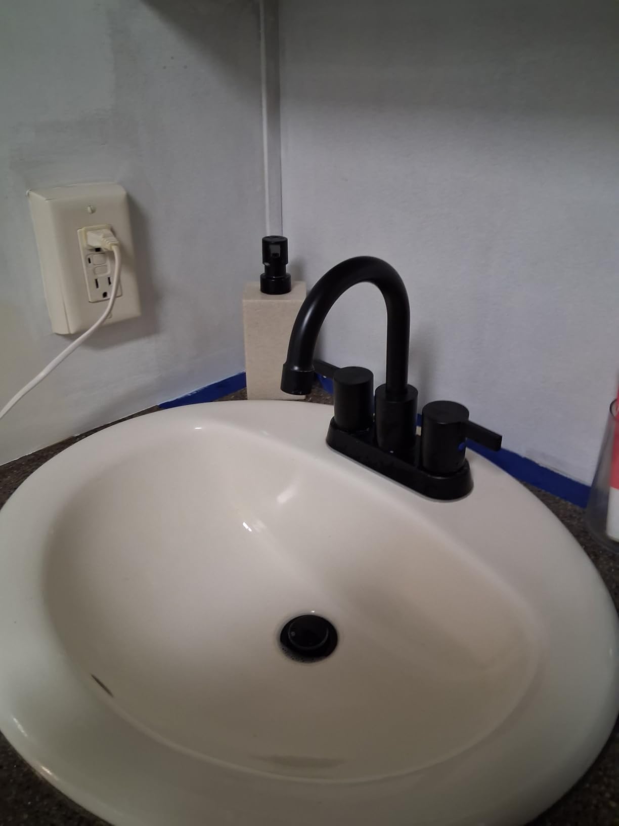 Phiestina 4 Inch 2 Handle Centerset Matte Black Lead-Free Modern Bathroom Faucet, 360 Swivel Spout 2-3 Hole RV Bathroom Vanity Sink Faucet with Pop Up Drain and Water Supply Lines,BF015-1-MB customer photo 1