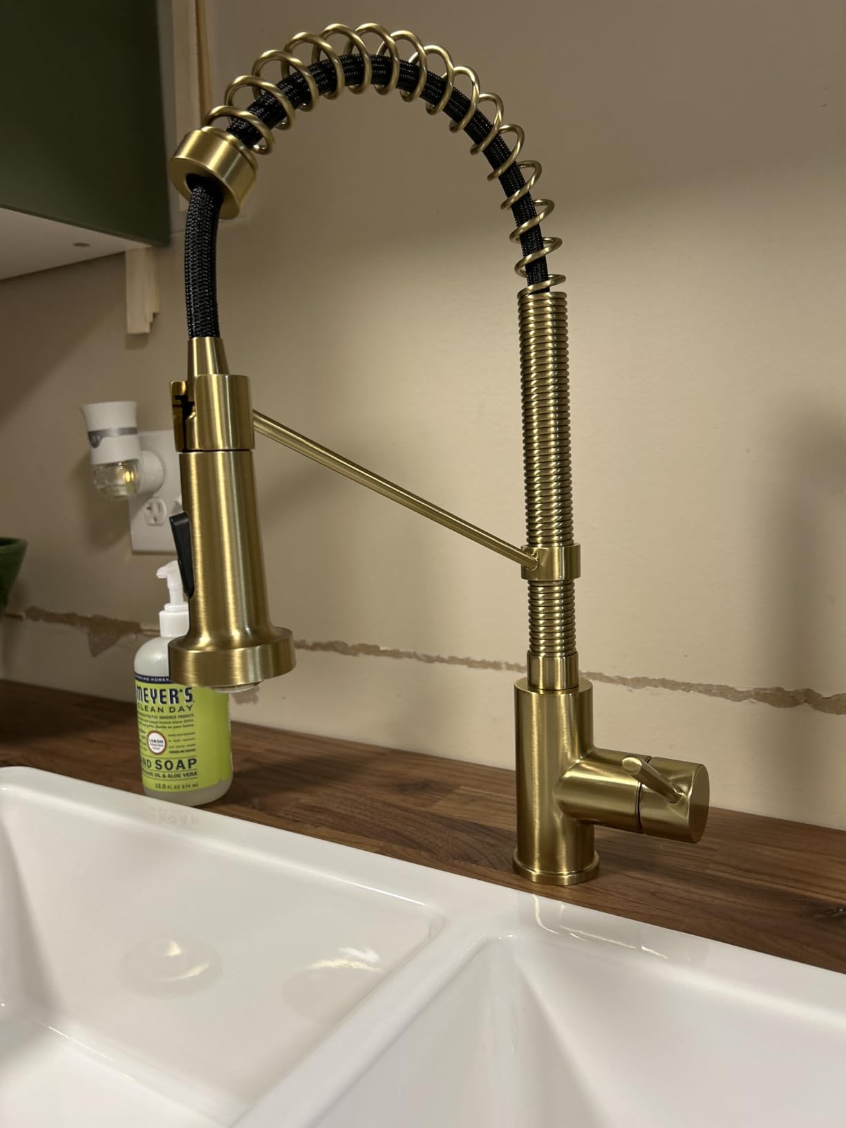 KRAUS Stainless Steel Matte Black Pull Down Faucet KPF-1610SFSMB | Two-tone split finish, heavy-duty metal body, ceramic cartridge, durable nylon water lines, ADA-compliant handle customer photo 2