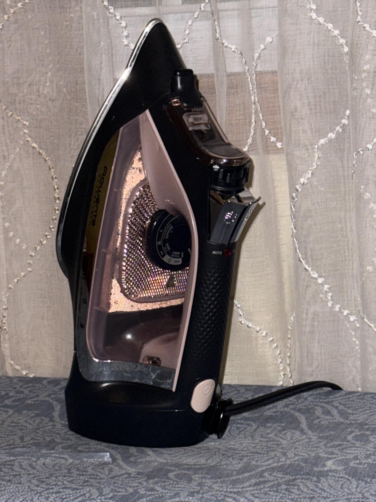 Rowenta AccessSteam Cordreel Steam Iron for Clothes, Anti-Drip Protection, Clothes Iron with Steamer, DW2459U1 customer photo 1