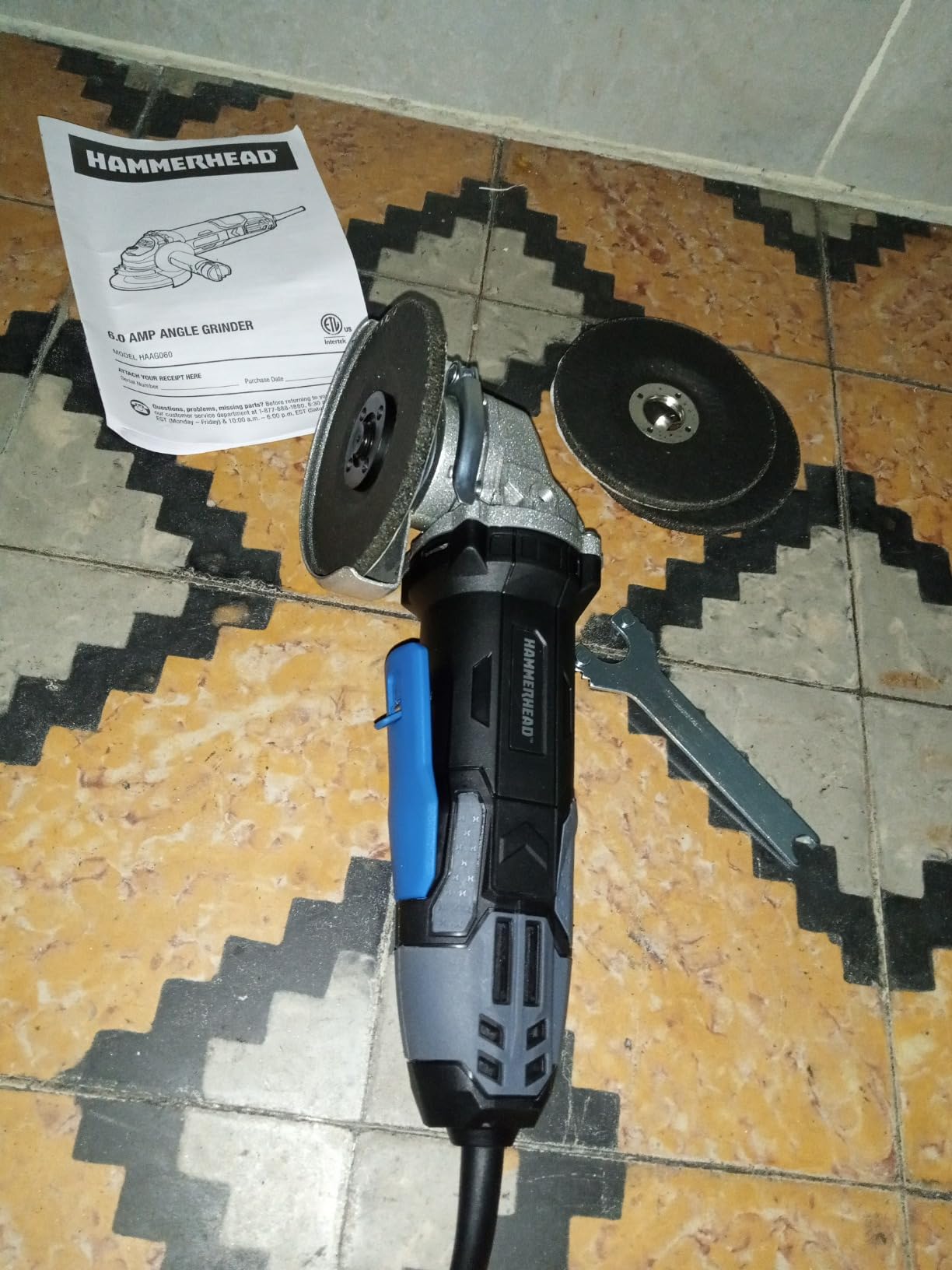 Hammerhead 6-Amp 4-1/2 Inch Angle Grinder with 3 pcs Grinding Wheel – HAAG060 customer photo 2