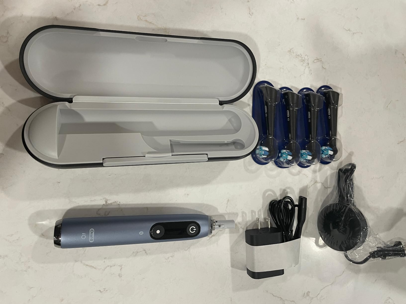Oral-B Rechargeable Electric Toothbrush, iO9 Genius, 7 Cleaning Modes, Interactive Display, Charging Travel Case, Visible Pressure Sensor, 4 Brush Heads, White Alabaster customer photo 1